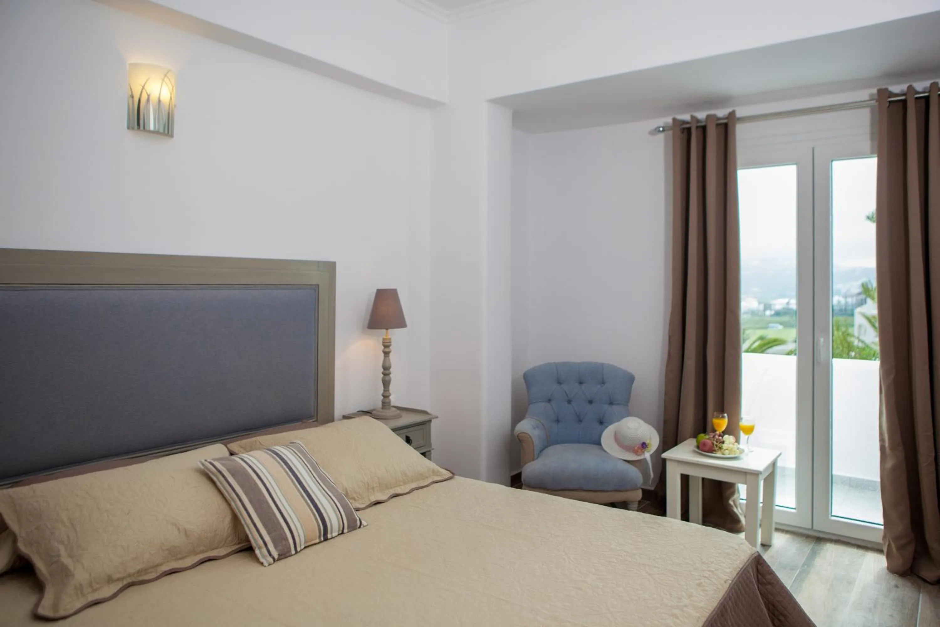 Bedroom, Bed in Daedalus Hotel