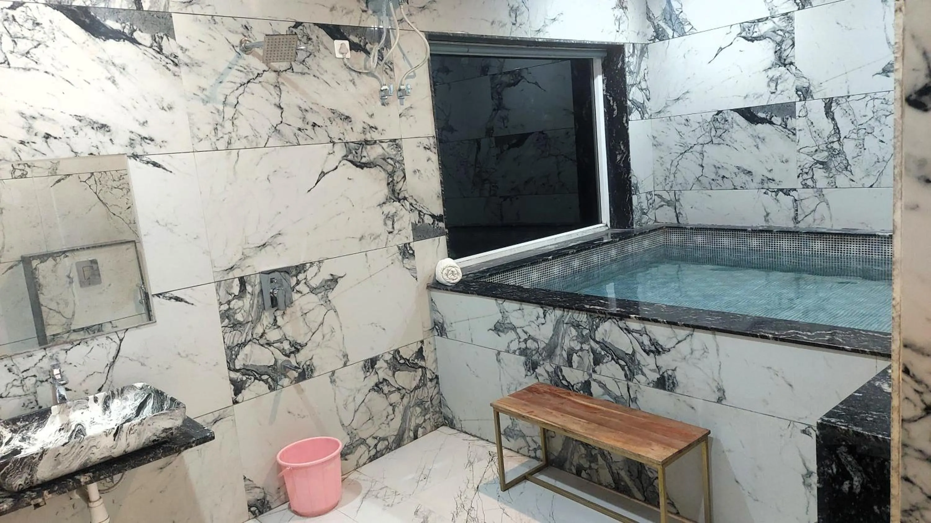 Hot Tub in The Ratan Resort & Retreat