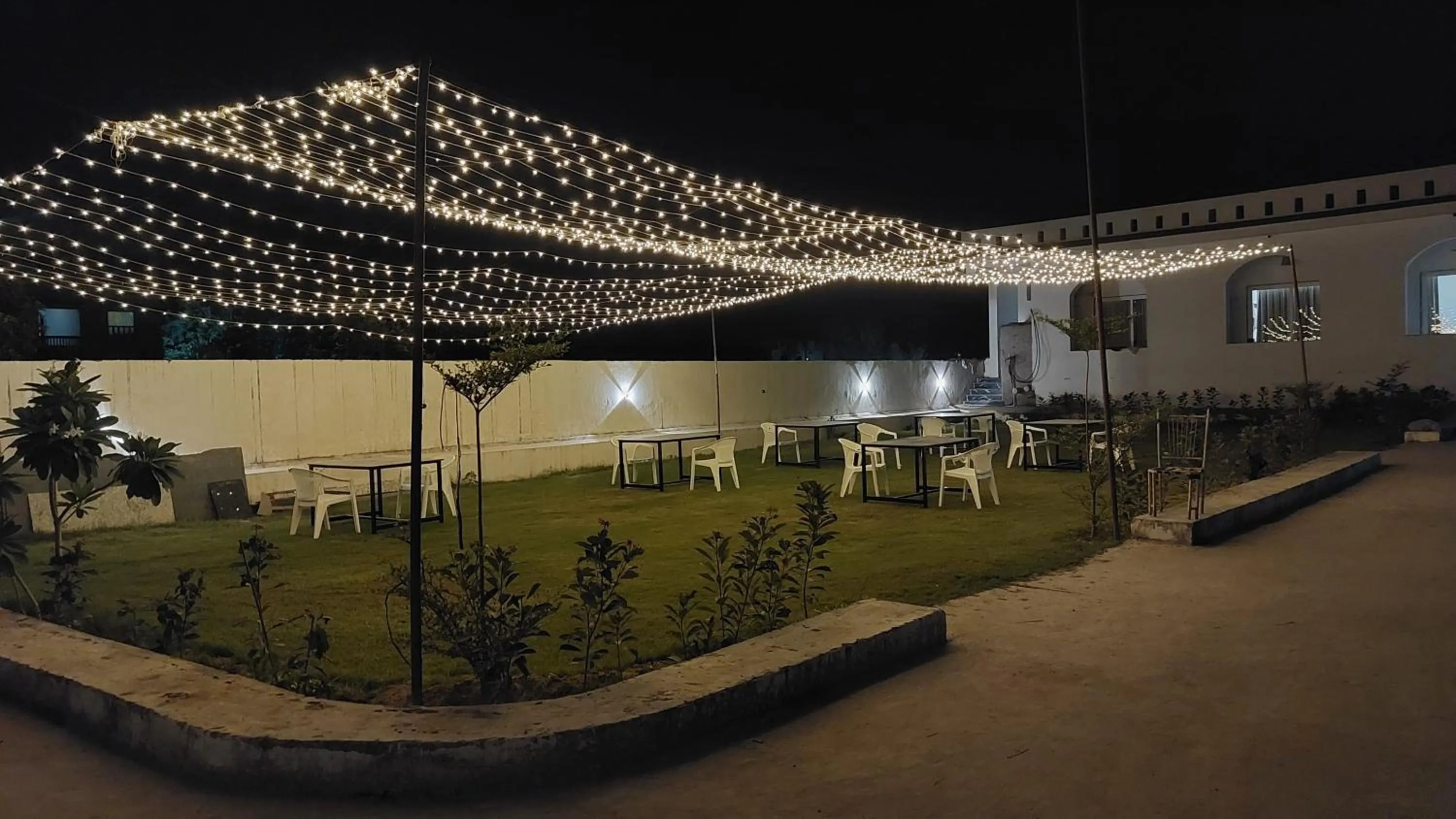 Restaurant/places to eat in The Ratan Resort & Retreat