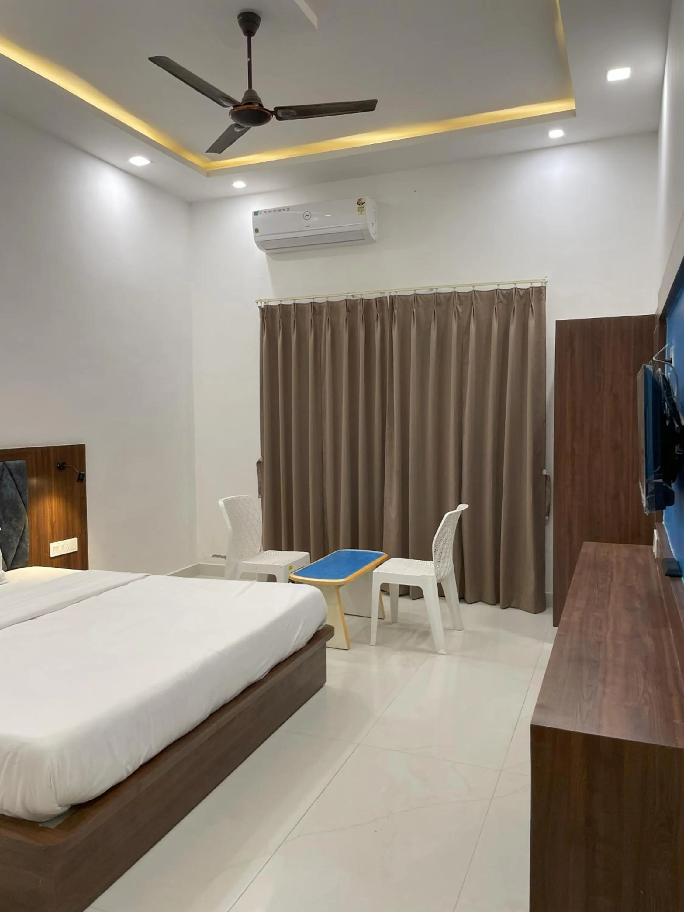 View (from property/room), Bed in The Ratan Resort & Retreat