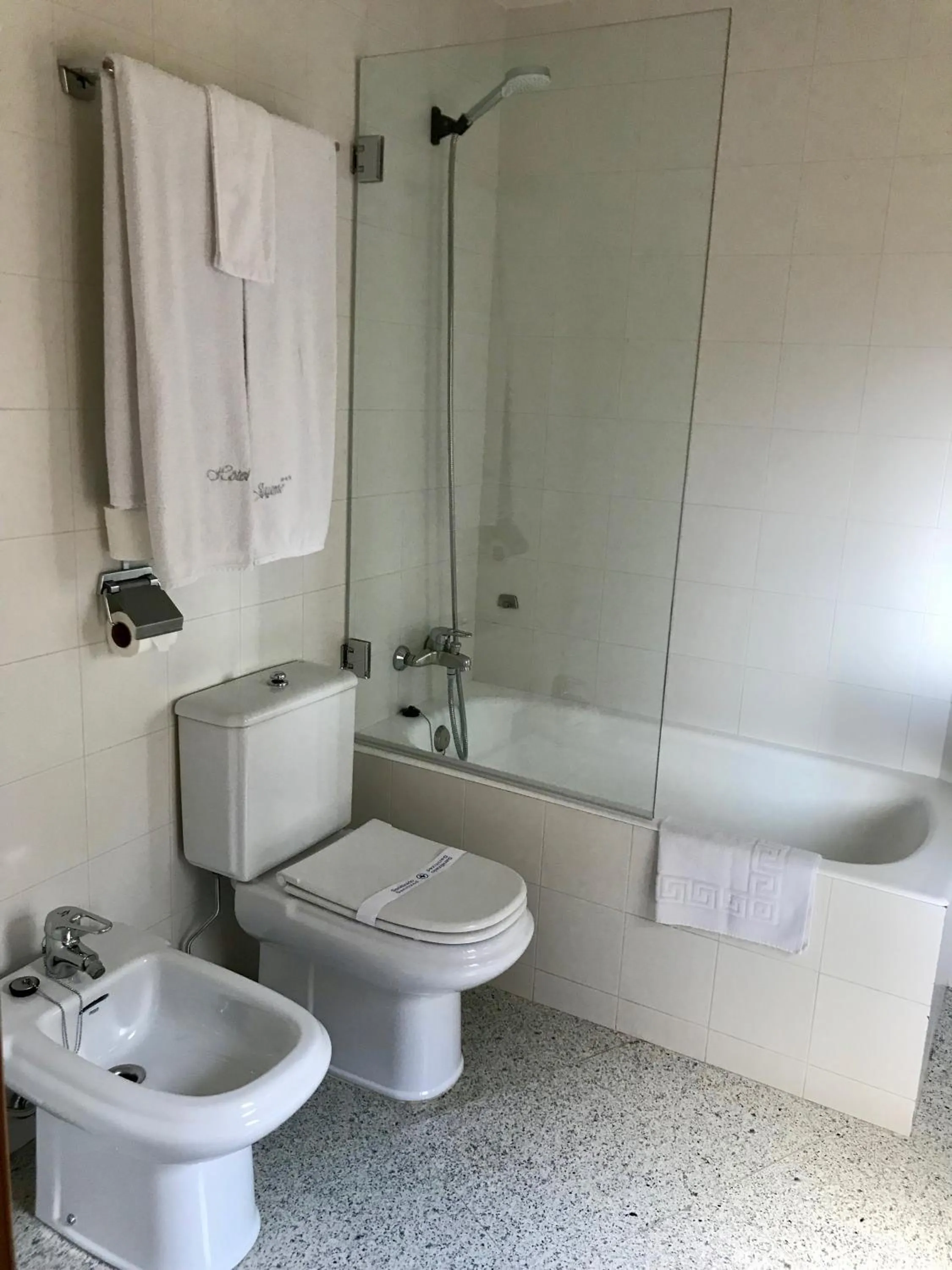 Bathroom in Hotel Jaume