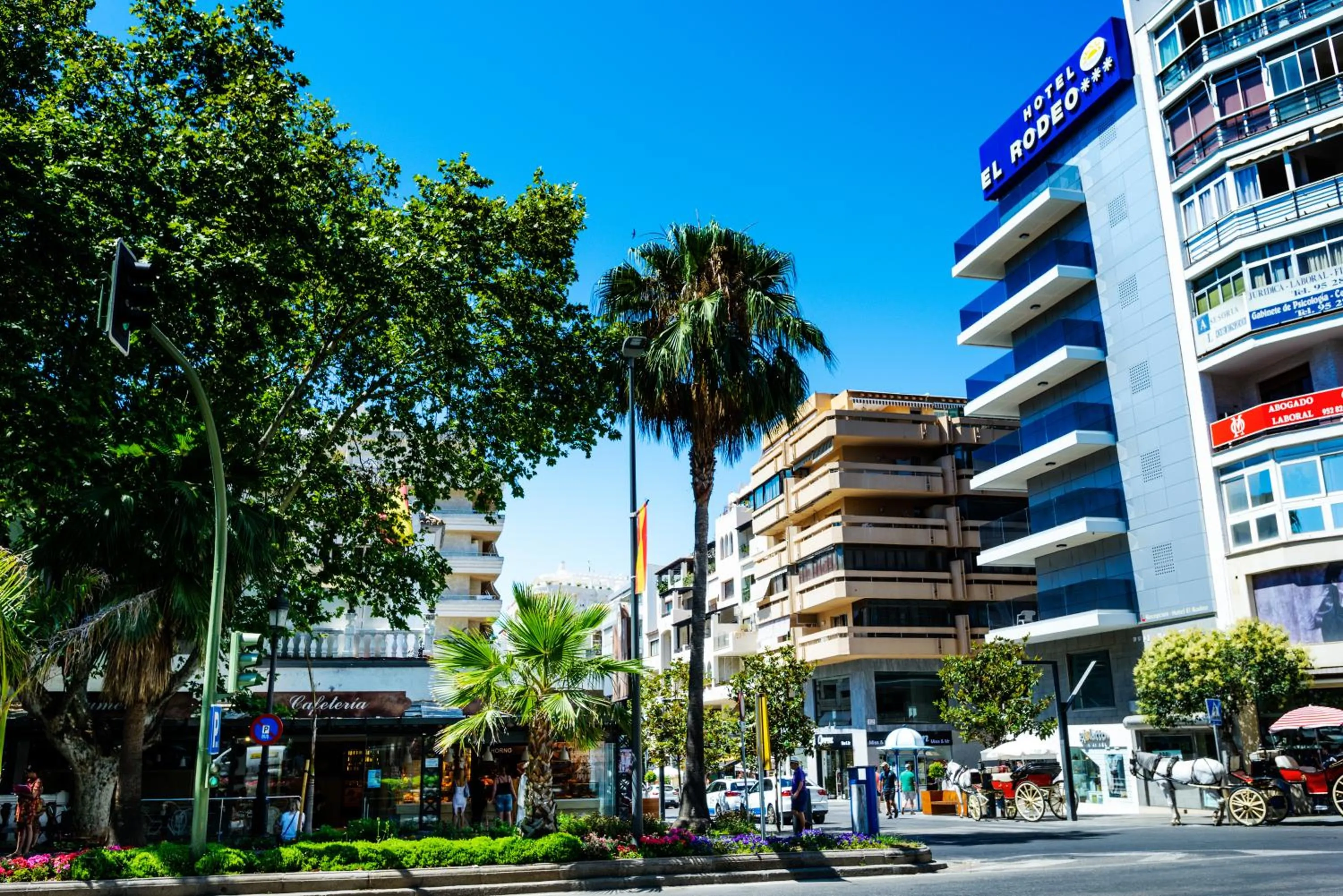 Facade/entrance in Hotel Monarque El Rodeo