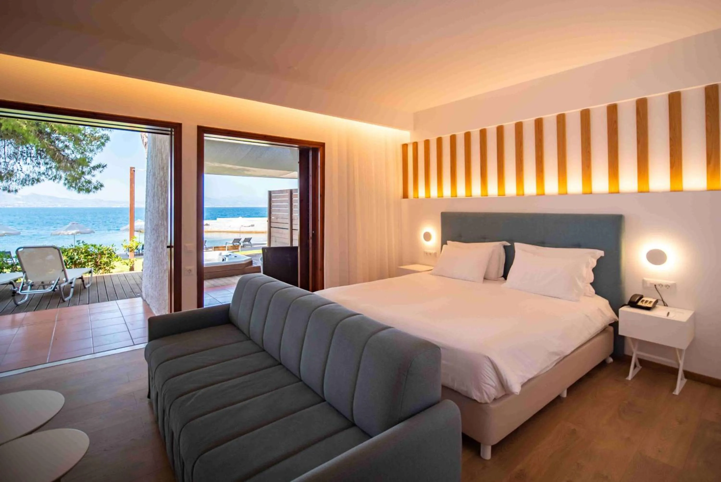 Living room, Bed in Wyndham Loutraki Poseidon Resort