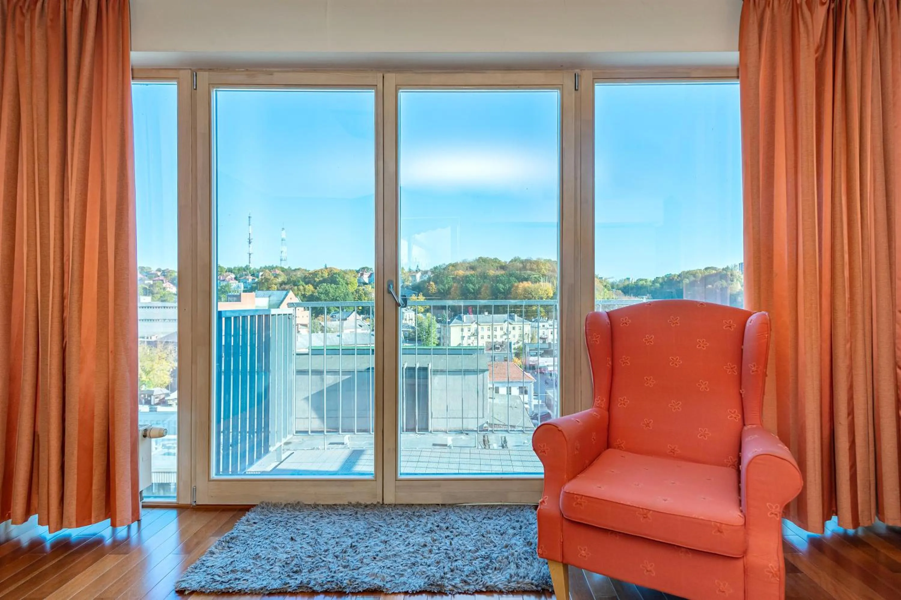 Panoramic city centre apartment by Polo Apartments