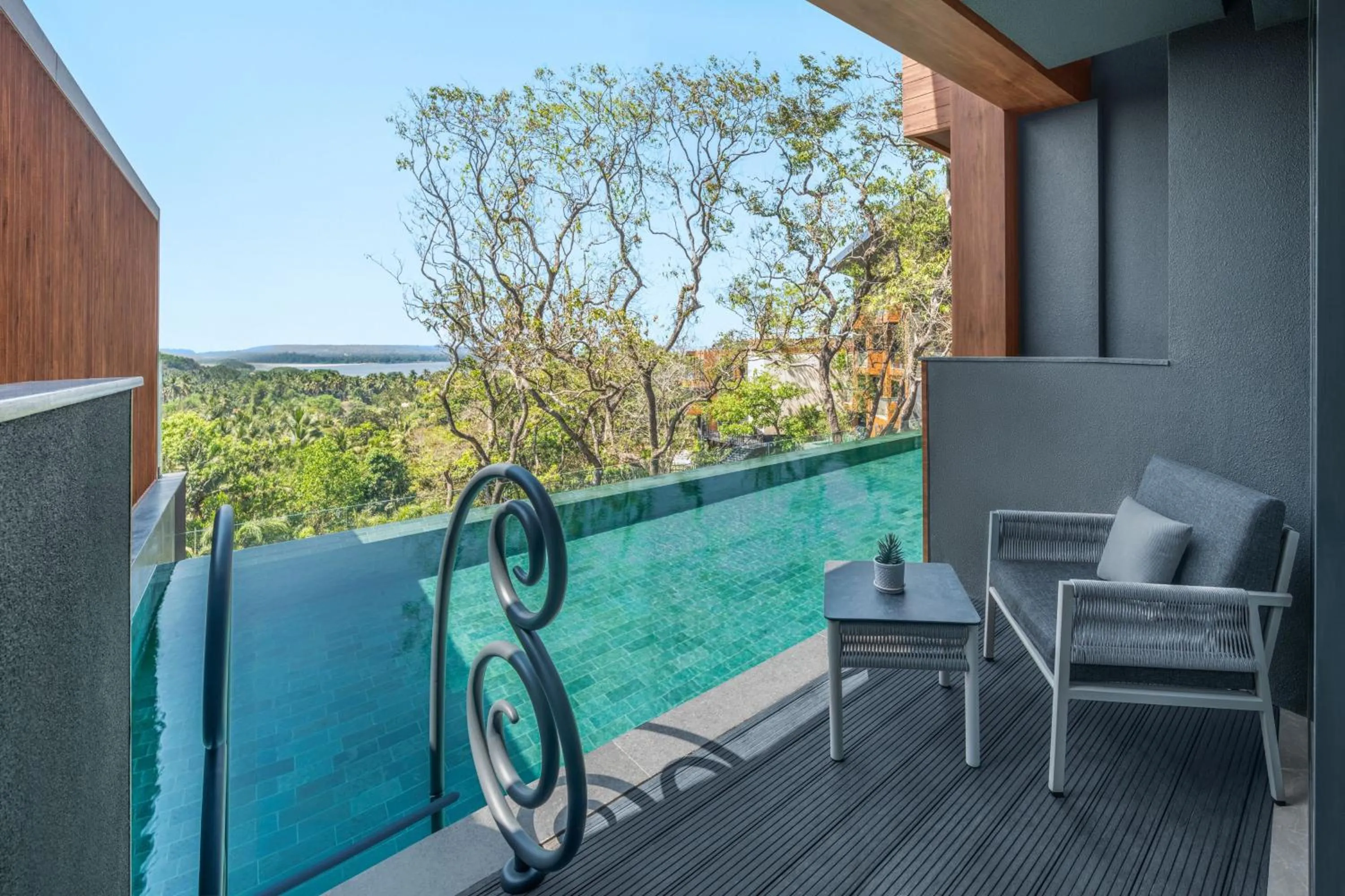Swimming pool in JW Marriott Goa