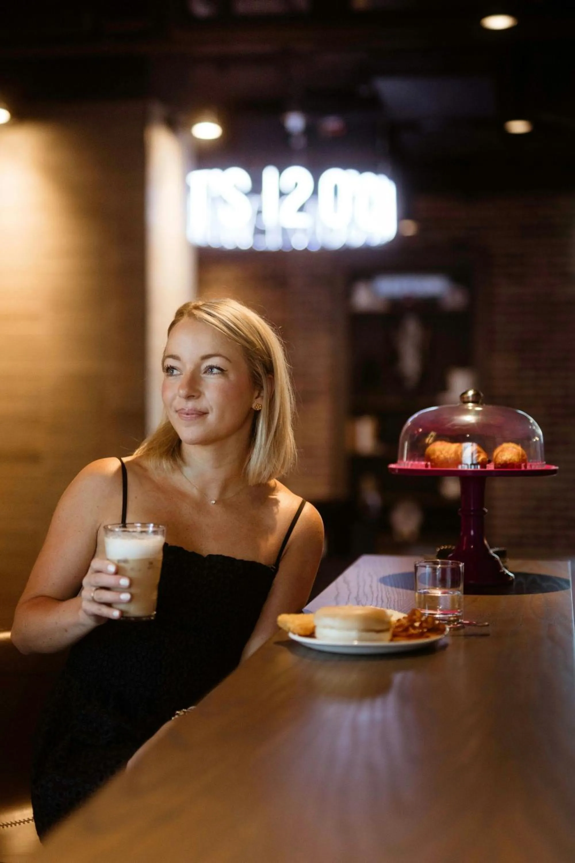 Lounge or bar in Moxy Halifax Downtown