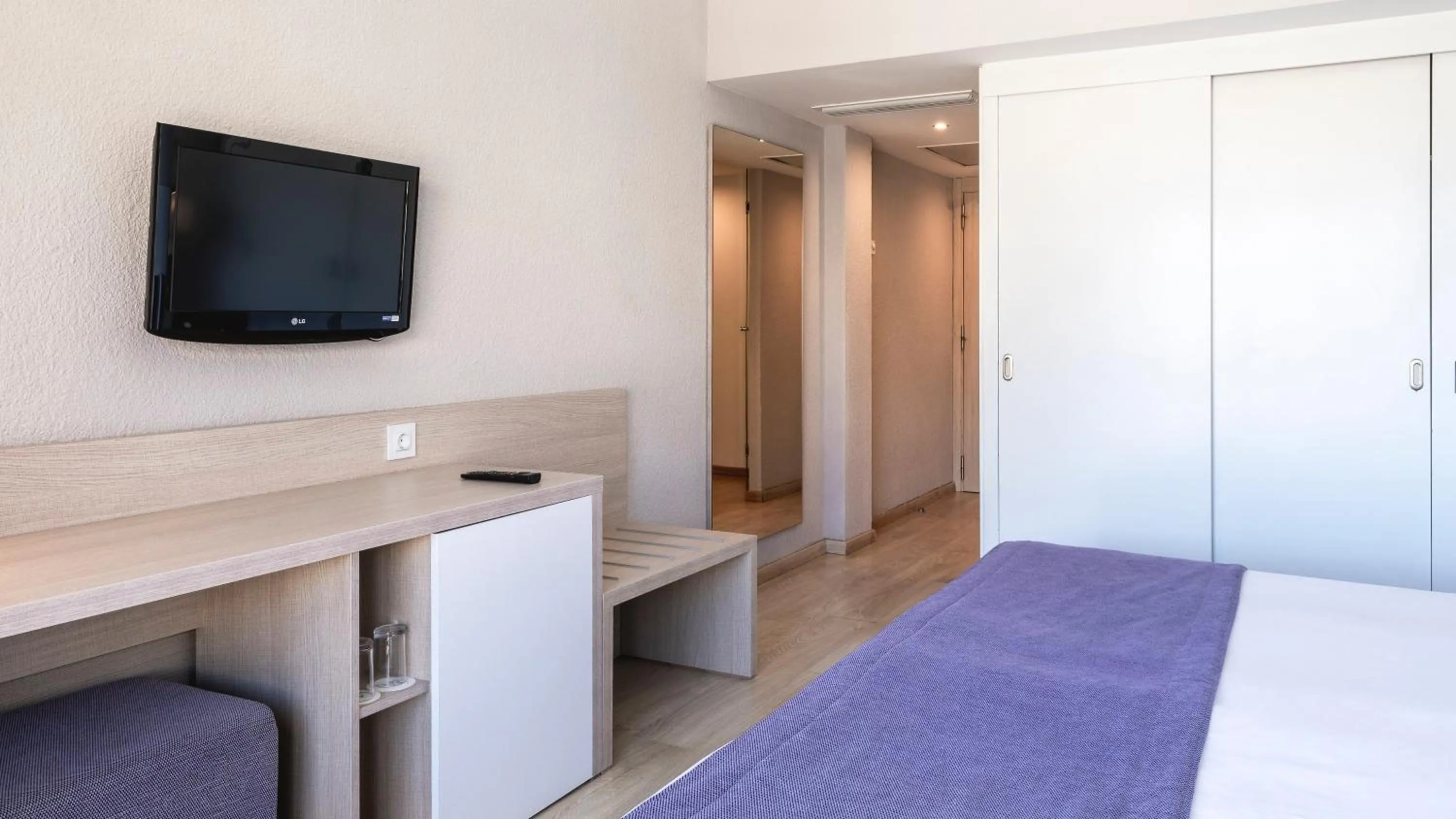 Bedroom, Bed in Hotel Be Live Adults Only Marivent