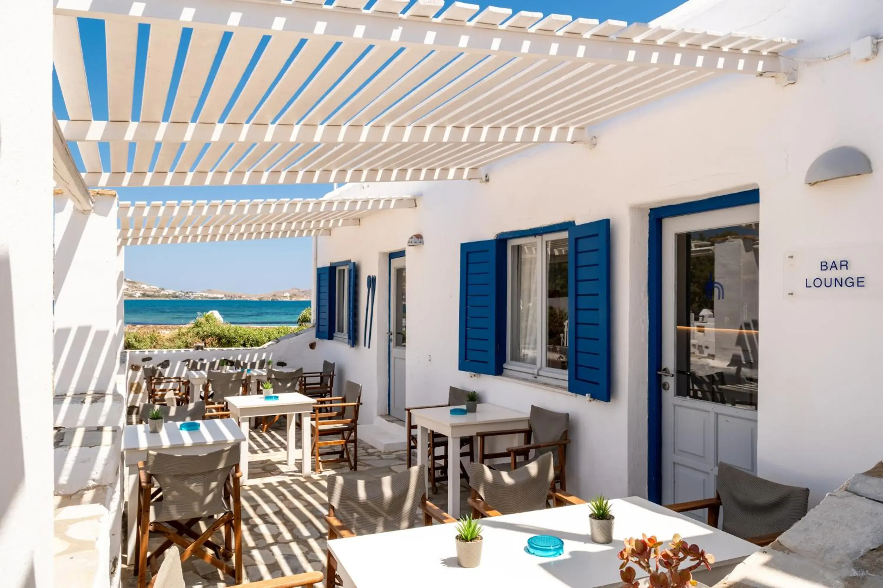 Lounge or bar in Naoussa Hotel Paros by Booking Kottas Lounge or bar in Naoussa Hotel Paros by Booking Kottas