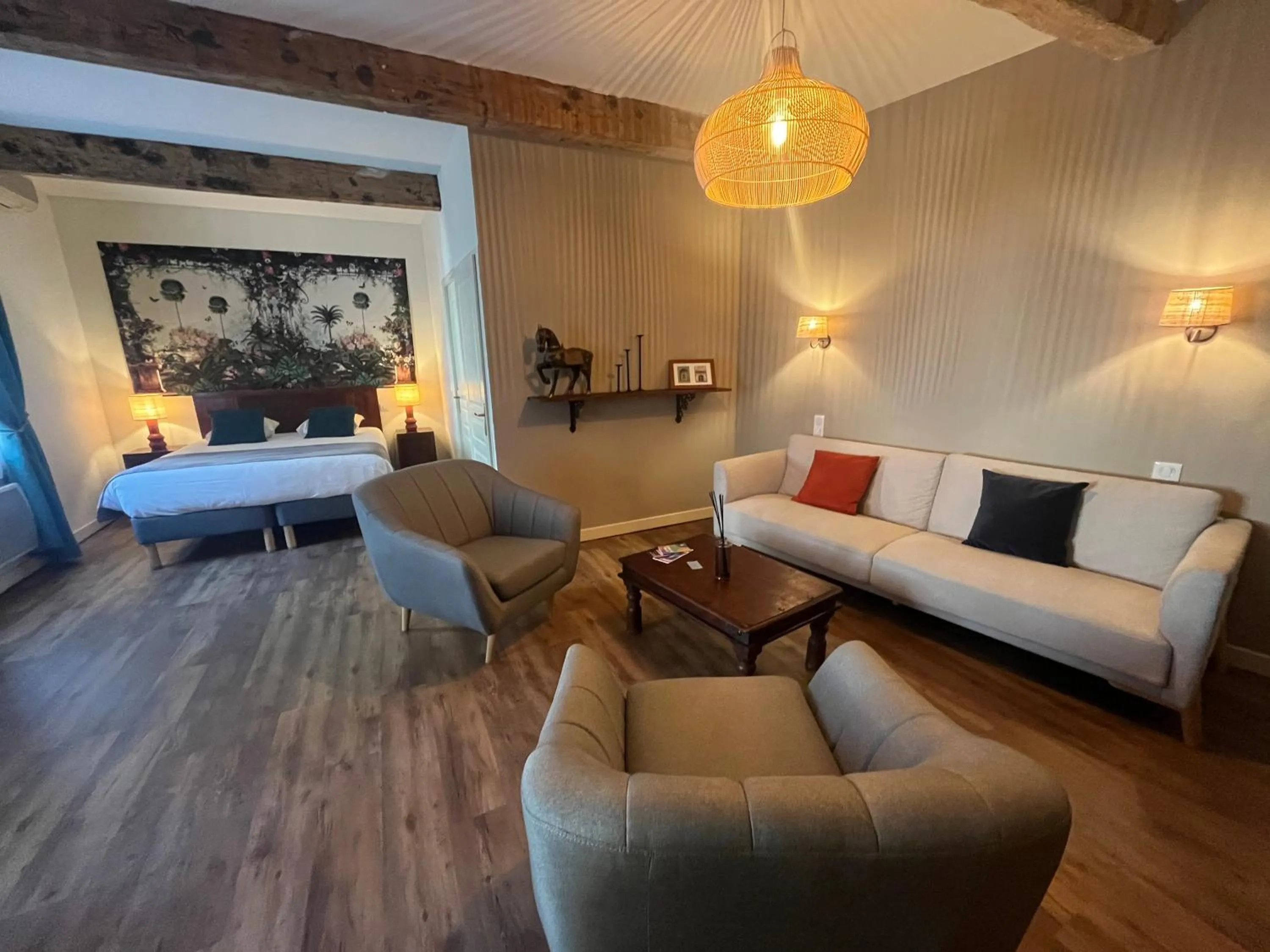 Photo of the whole room, Bed in Le Clos d'Orange - Hotel & ville de Provence