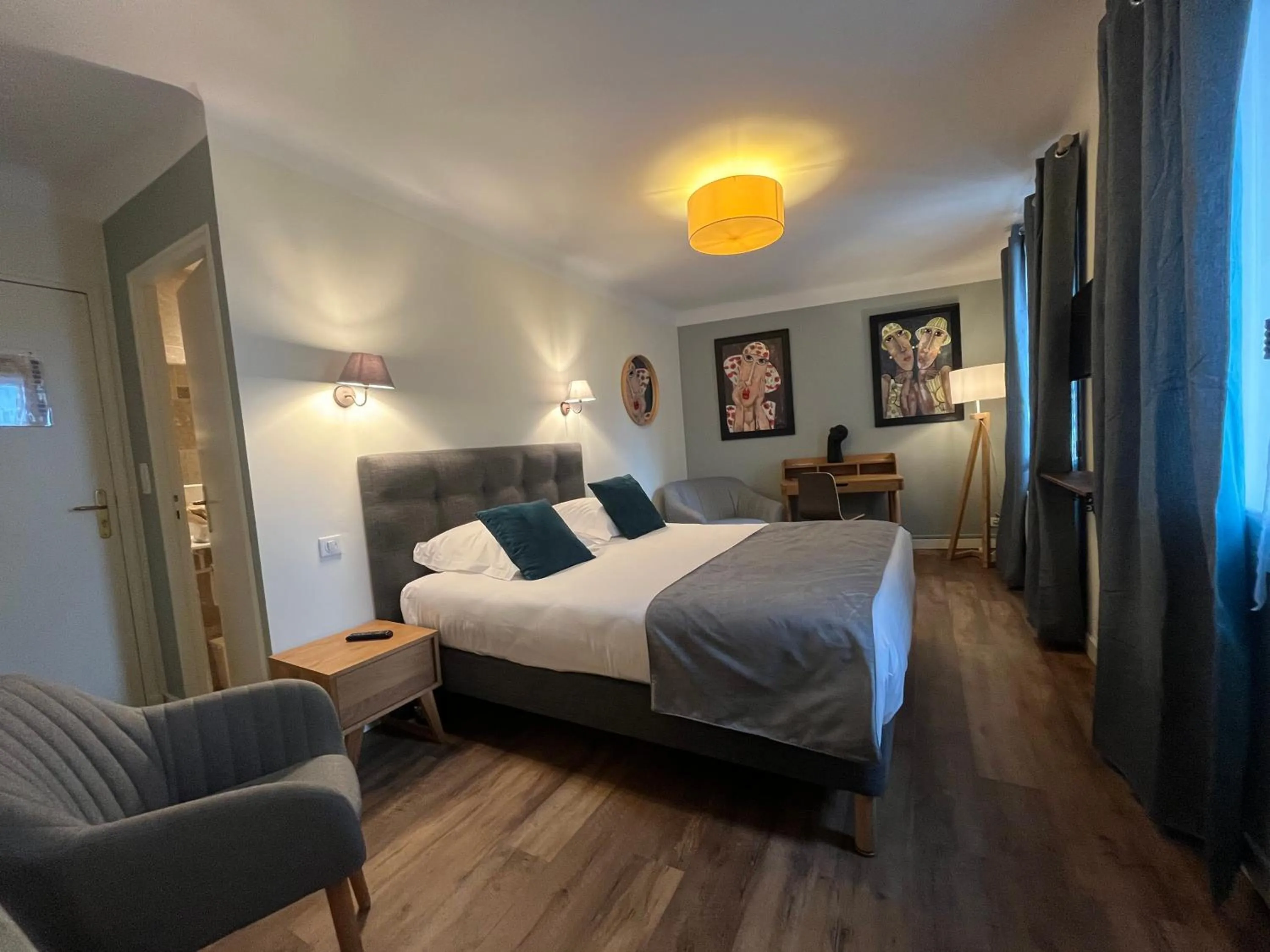 View (from property/room), Bed in Le Clos d'Orange - Hotel & ville de Provence