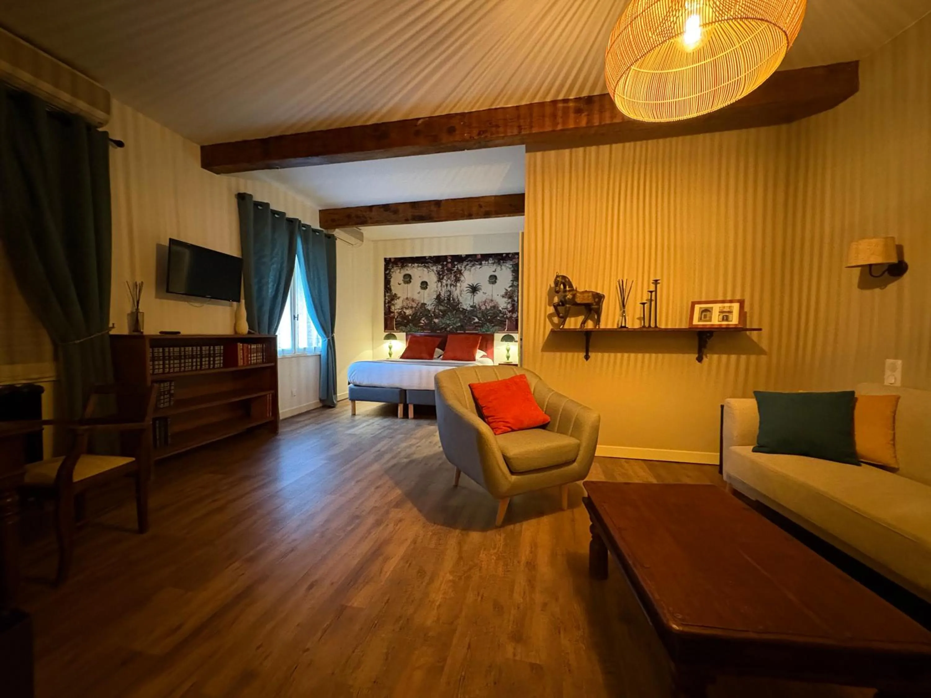 Photo of the whole room in Le Clos d'Orange - Hotel & ville de Provence