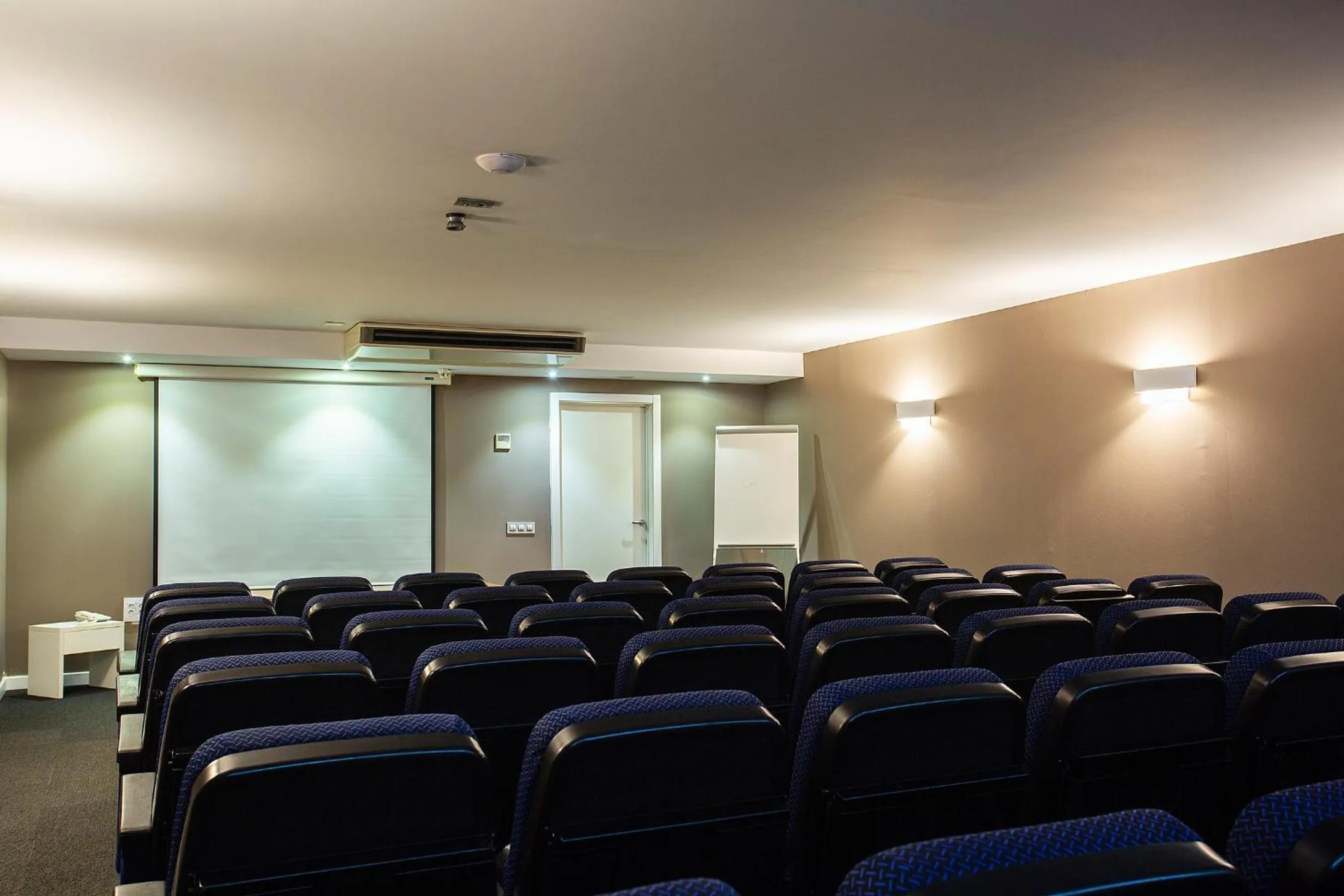 Communal lounge/ TV room in BQ Can Picafort Hotel