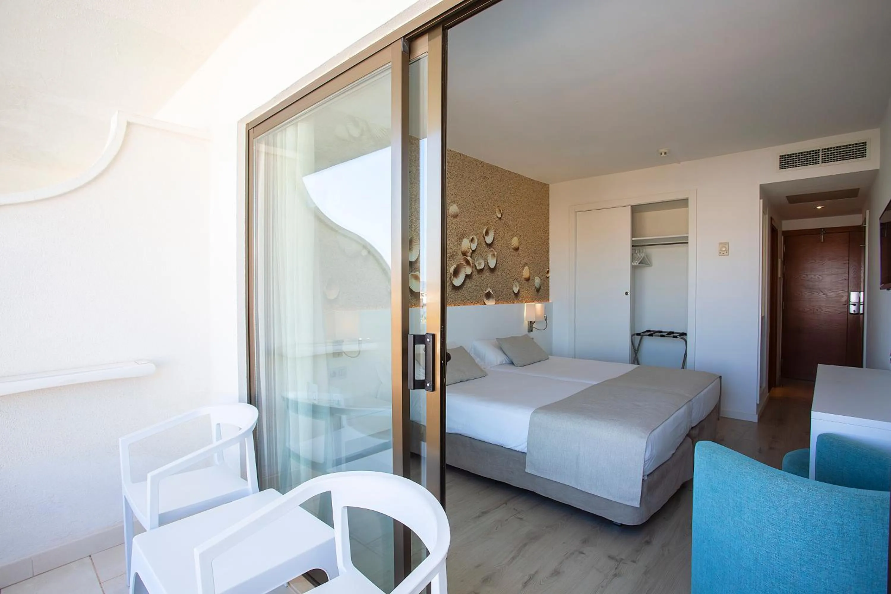 Bed in BQ Can Picafort Hotel