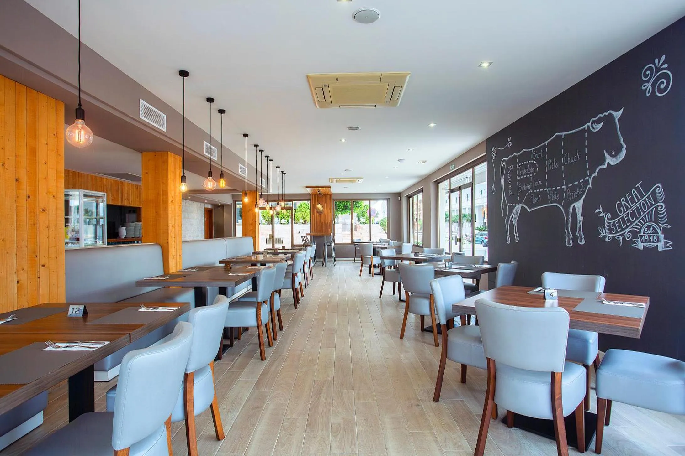 Lounge or bar in BQ Can Picafort Hotel