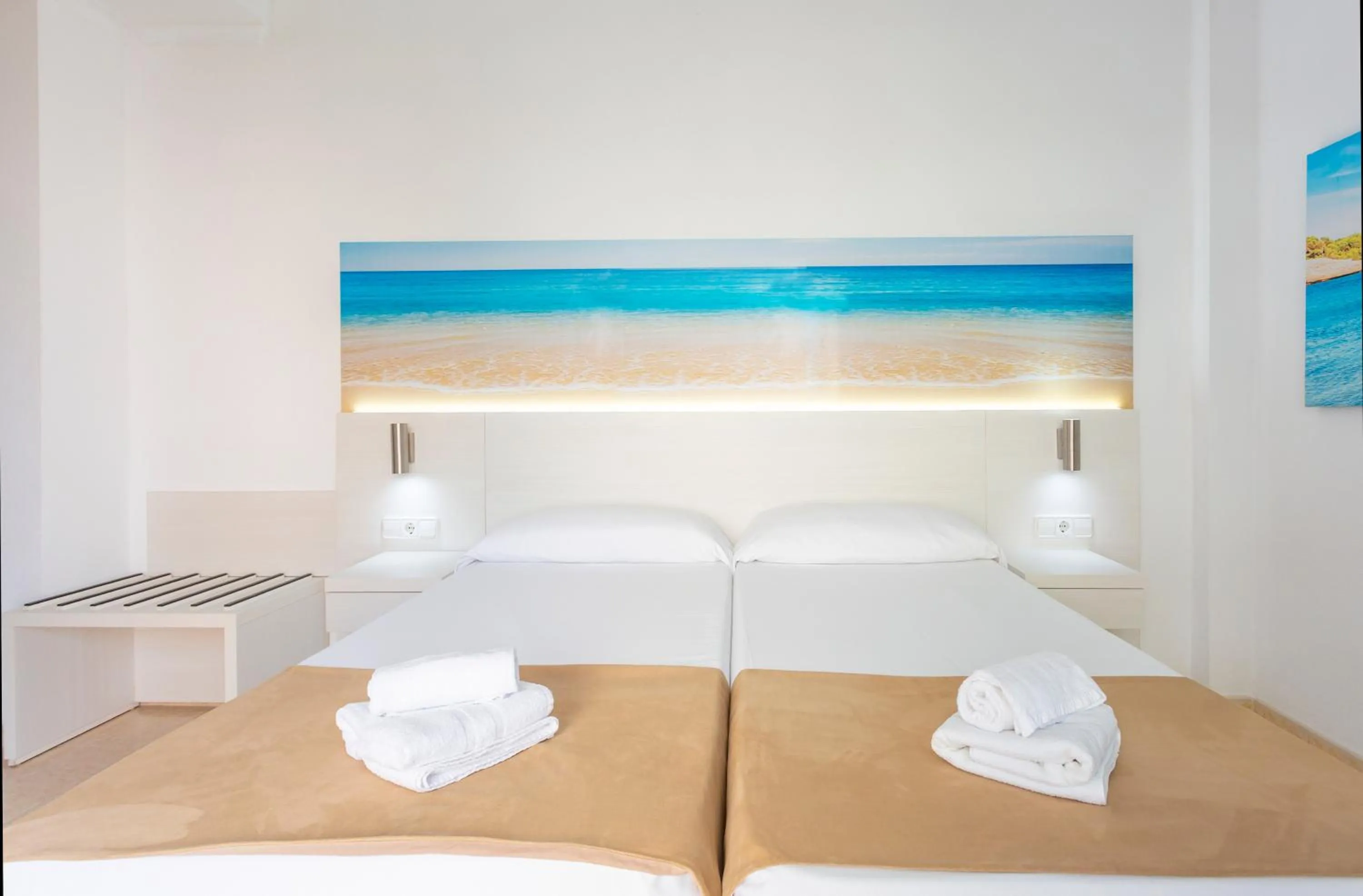 Bedroom, Bed in Hotel Kilimanjaro