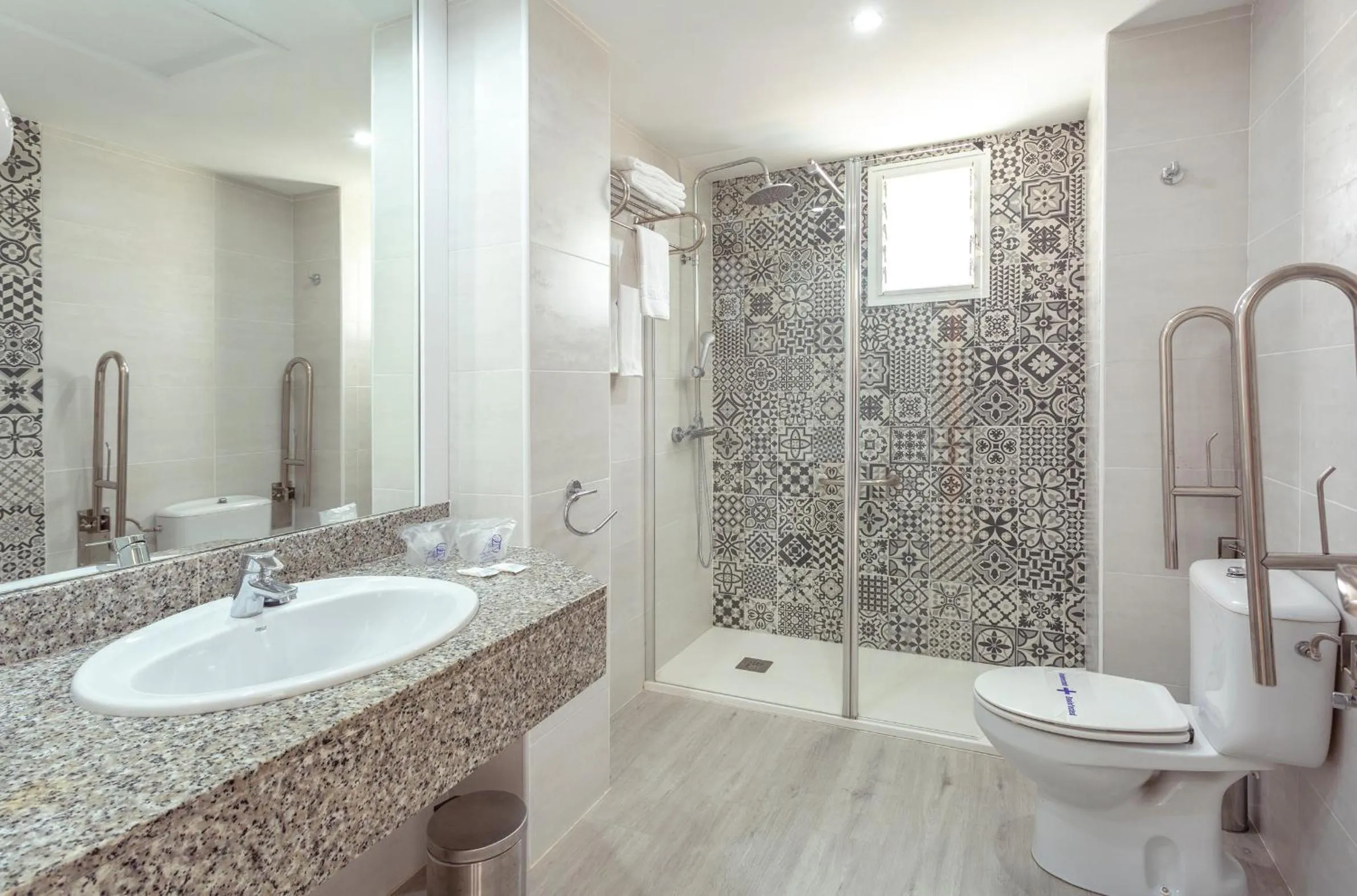 Shower in Hotel Kilimanjaro