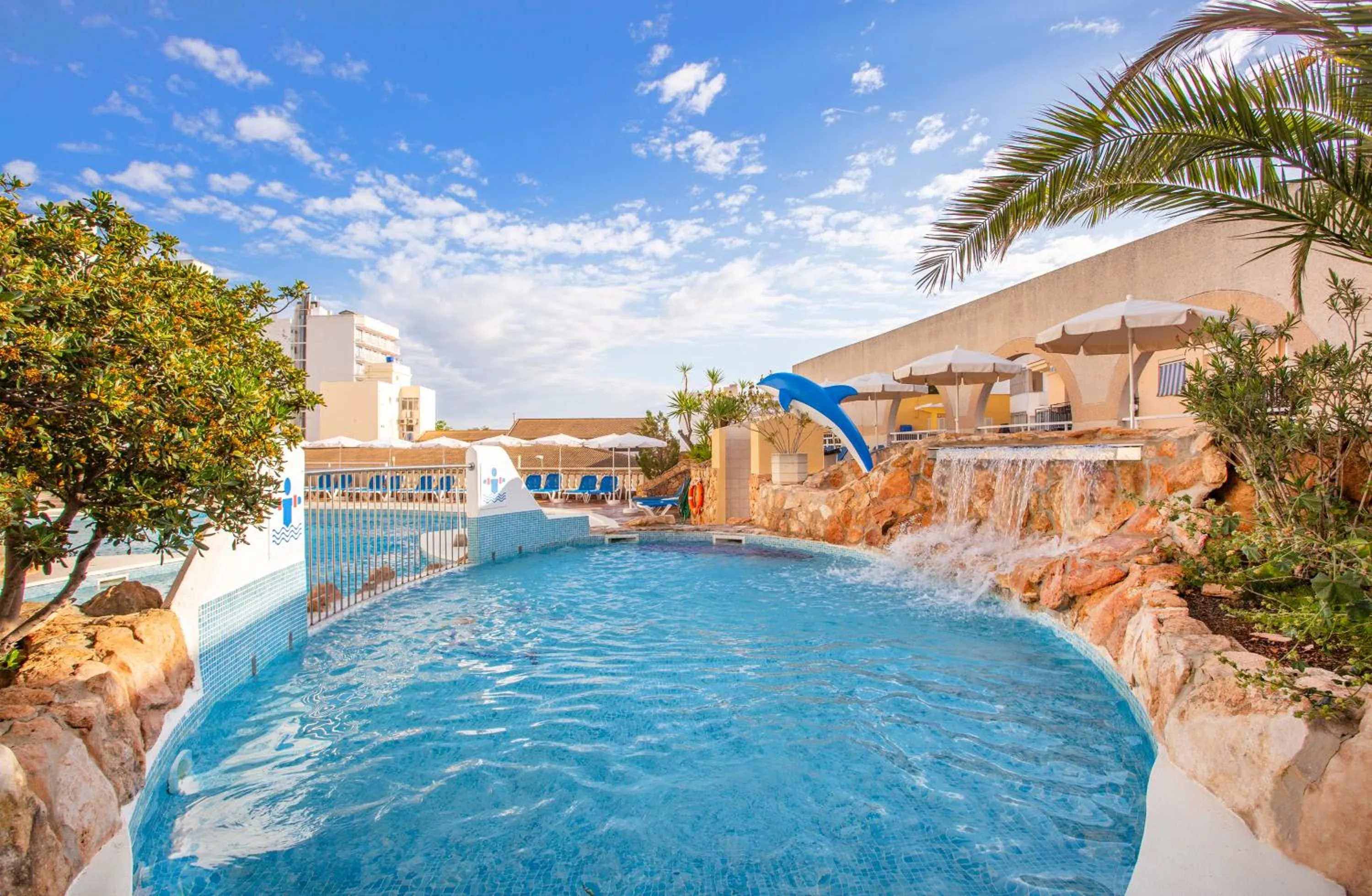 Swimming pool in Hotel Kilimanjaro