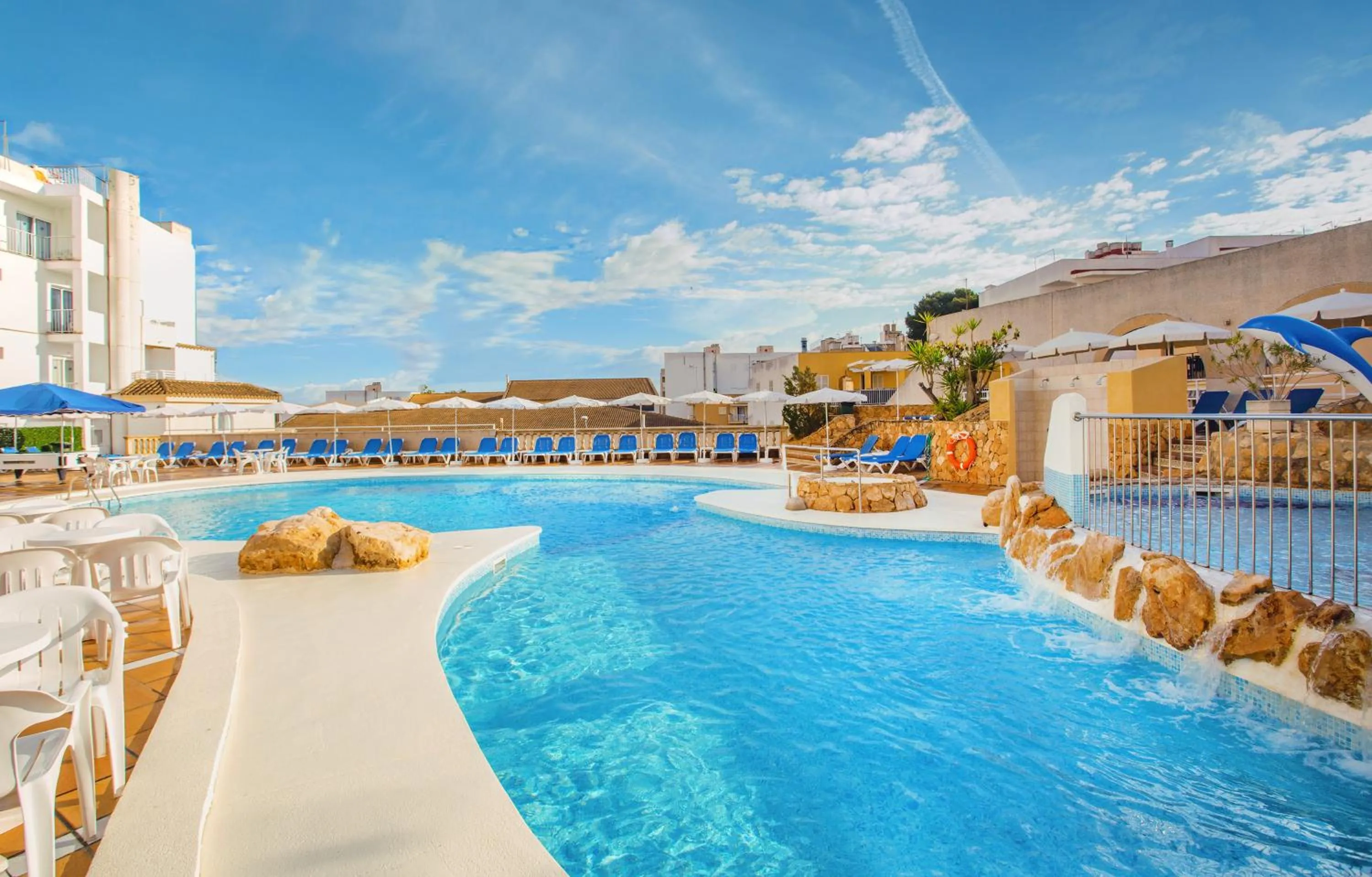 Swimming pool in Hotel Kilimanjaro