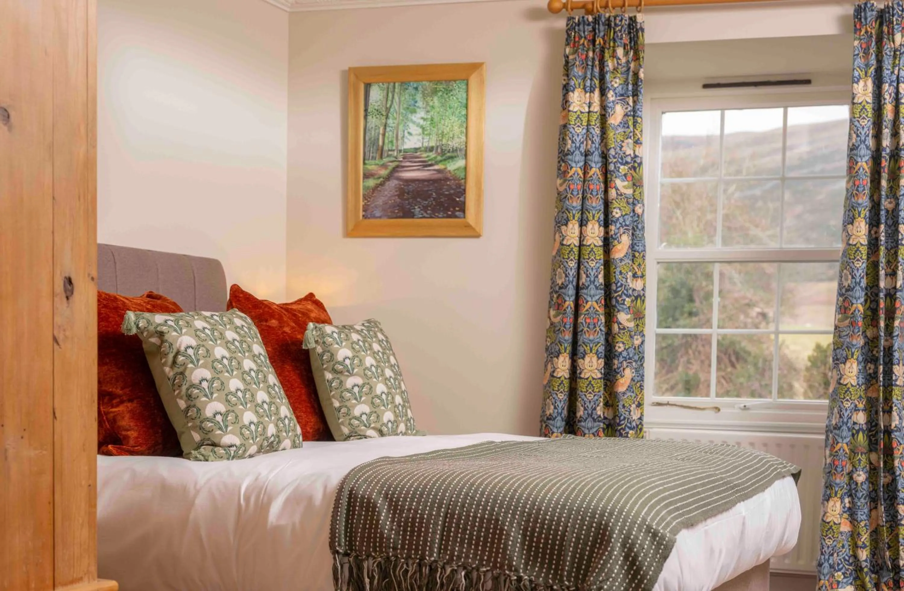 Property building, Bed in Cross Keys Inn Ettrickbridge