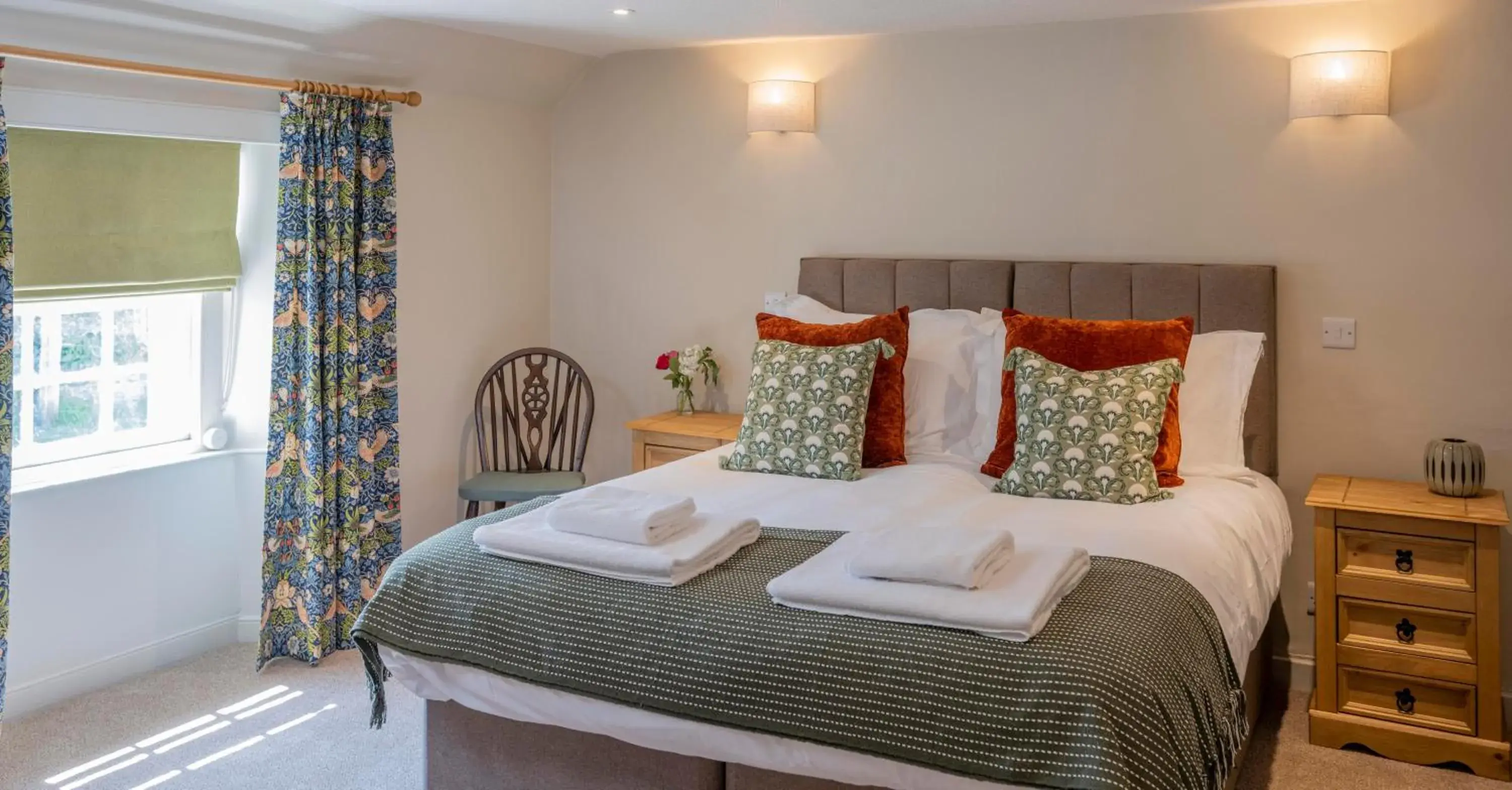 Double or Twin Room with Shower in Cross Keys Inn Ettrickbridge Double or Twin Room with Shower in Cross Keys Inn Ettrickbridge