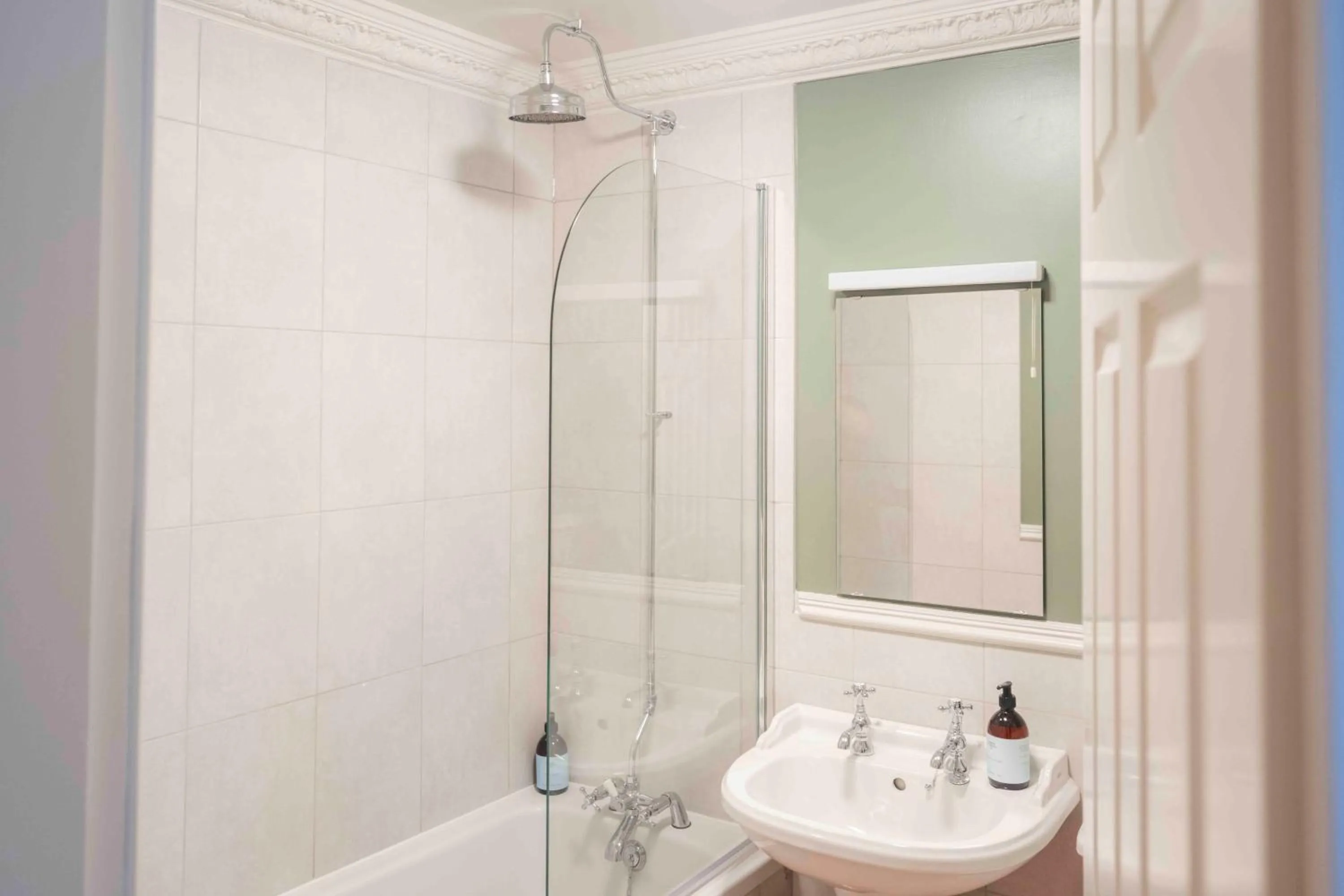 Bathroom in Cross Keys Inn Ettrickbridge