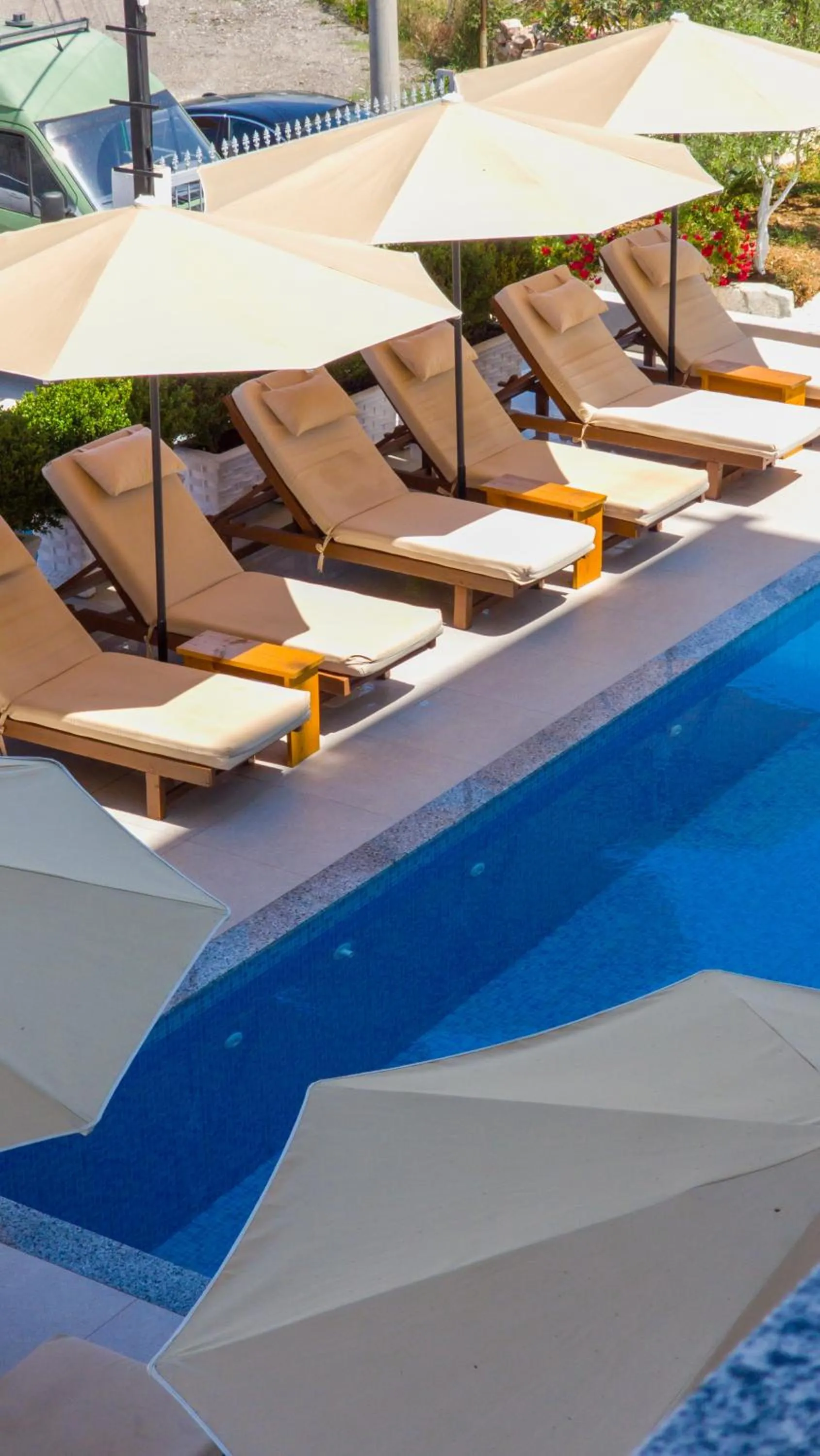 Swimming pool in Monel Hotel