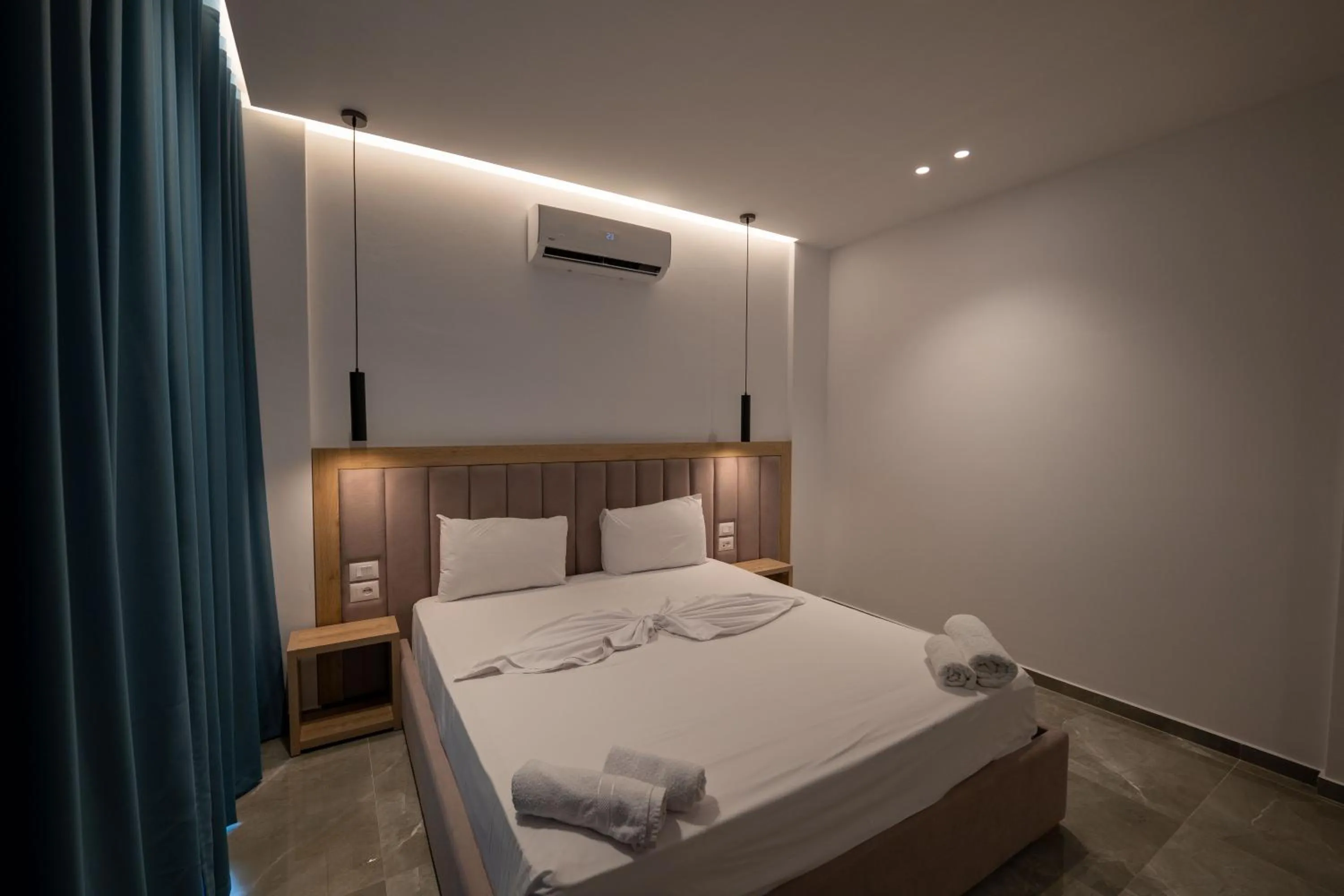 Photo of the whole room, Bed in Monel Hotel