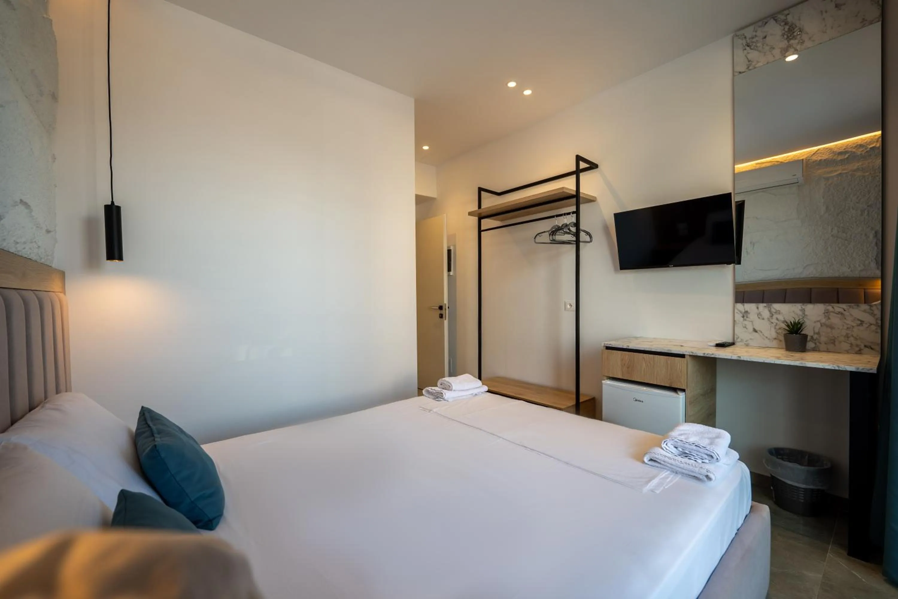 TV and multimedia, Bed in Monel Hotel