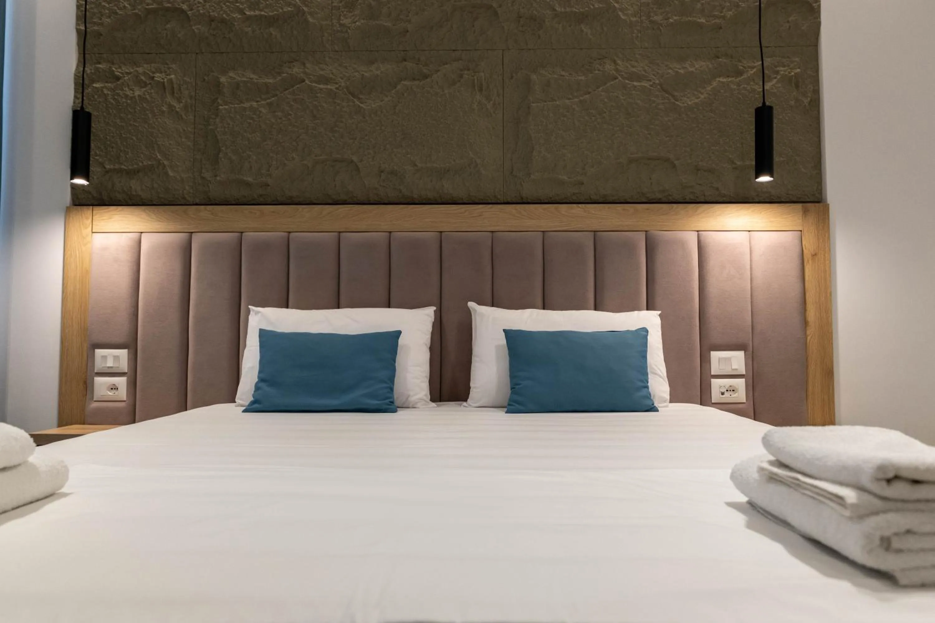 Photo of the whole room, Bed in Monel Hotel