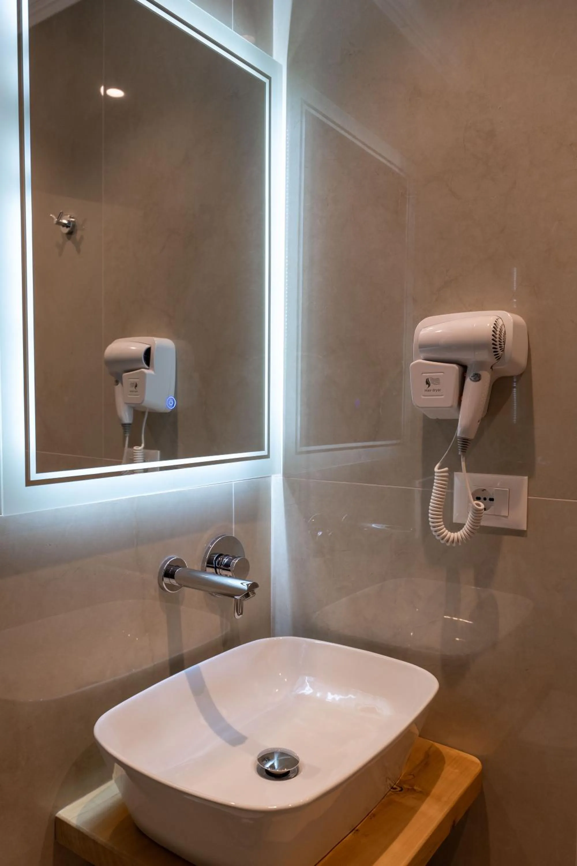 Bathroom in Monel Hotel