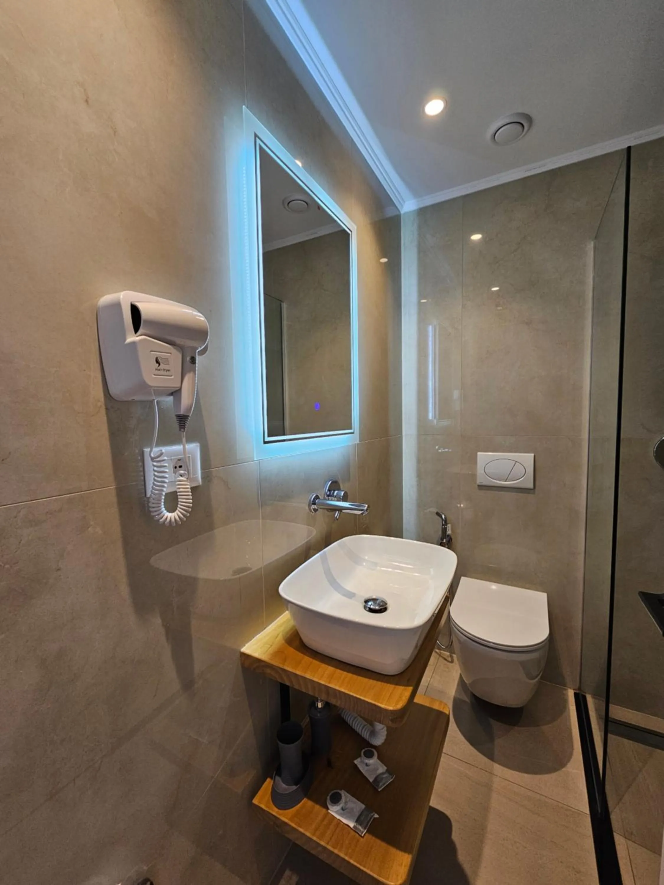 Bathroom in Monel Hotel