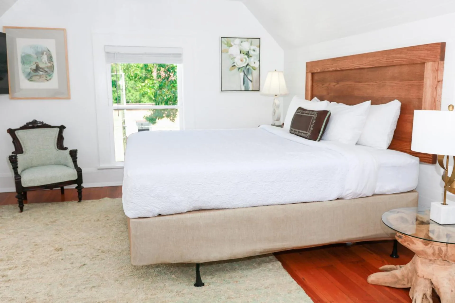 Bed in Summit Street Inns