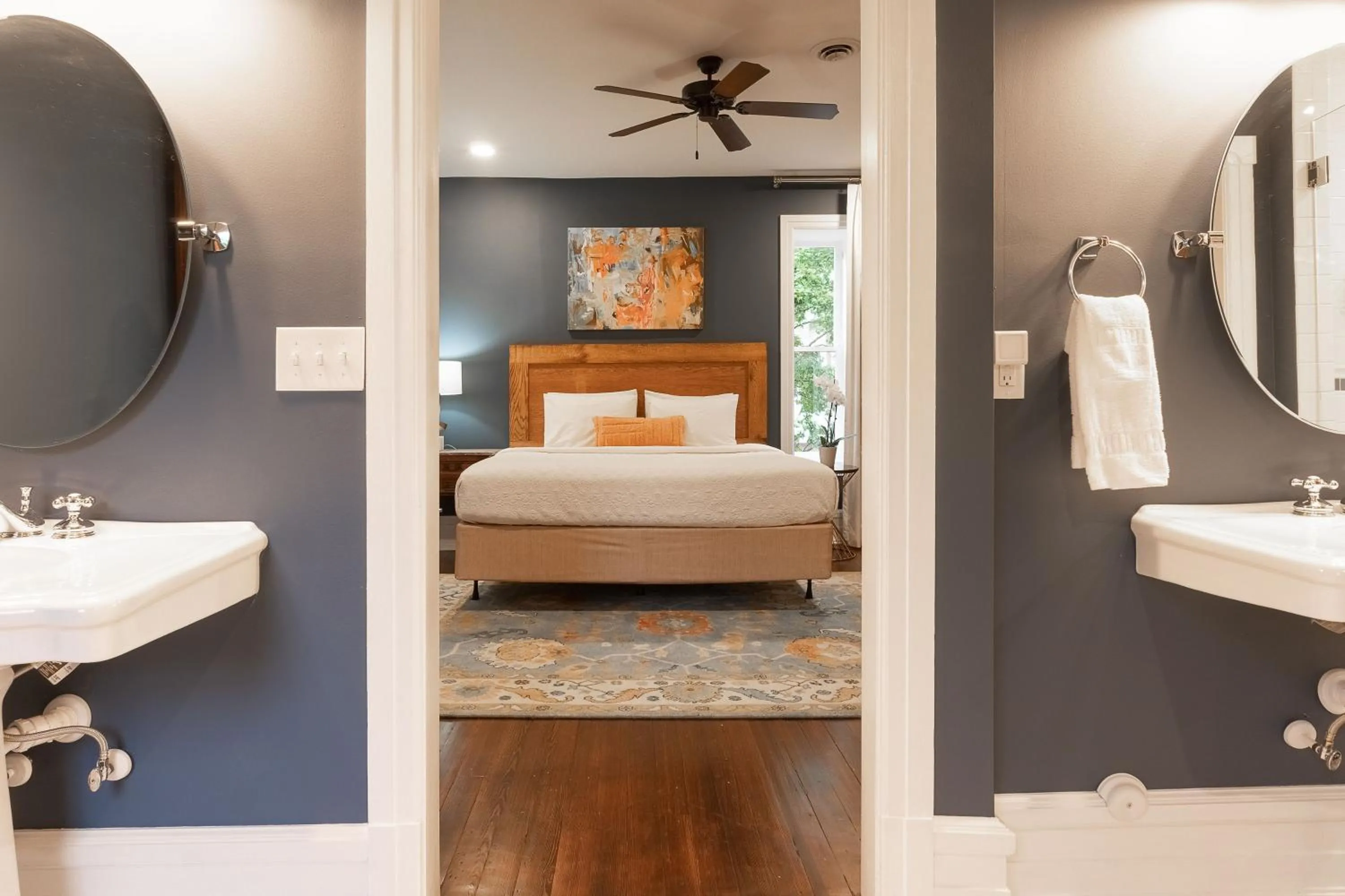 Bed in Summit Street Inns