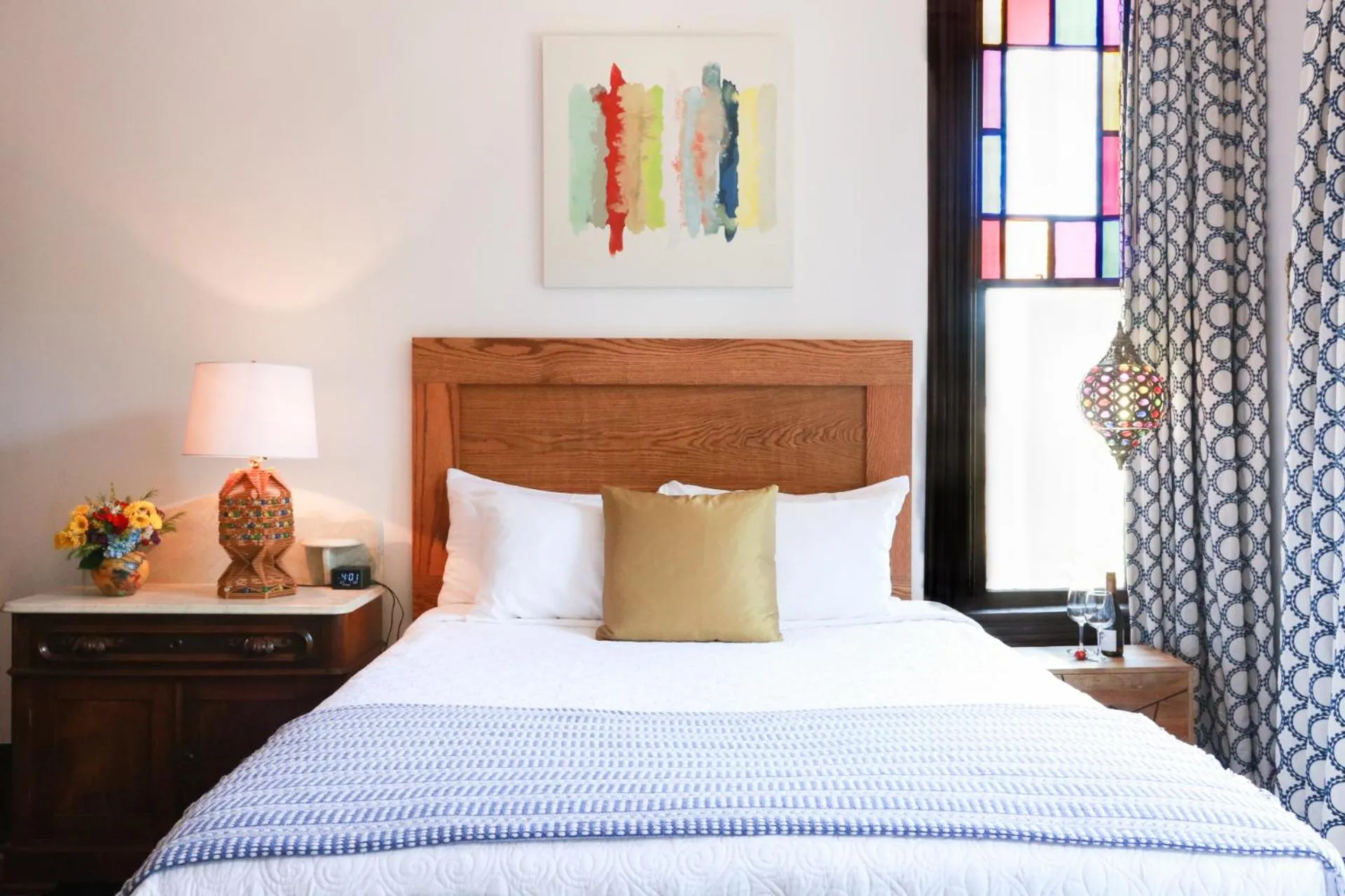 Bed in Summit Street Inns