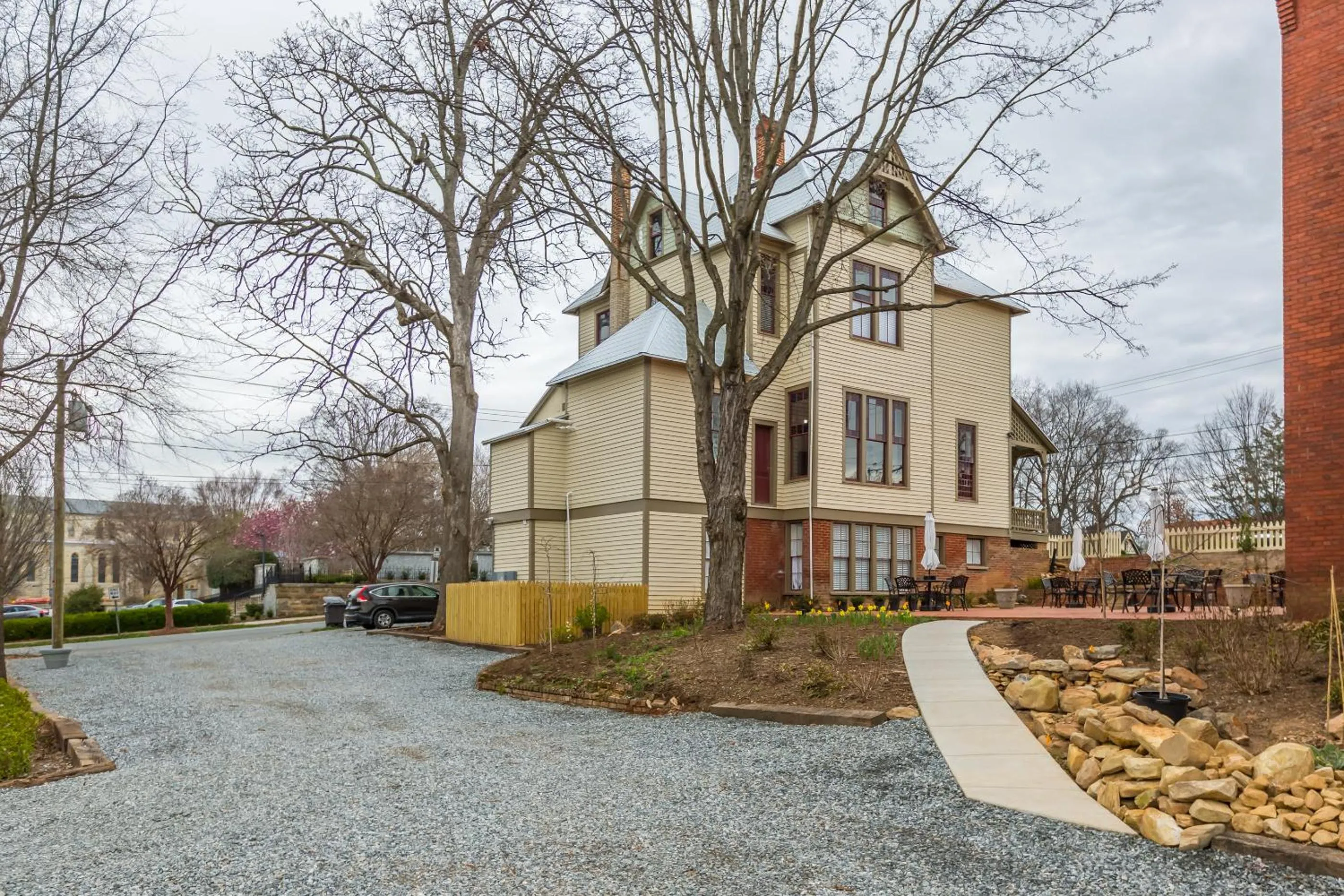 Parking in Summit Street Inns