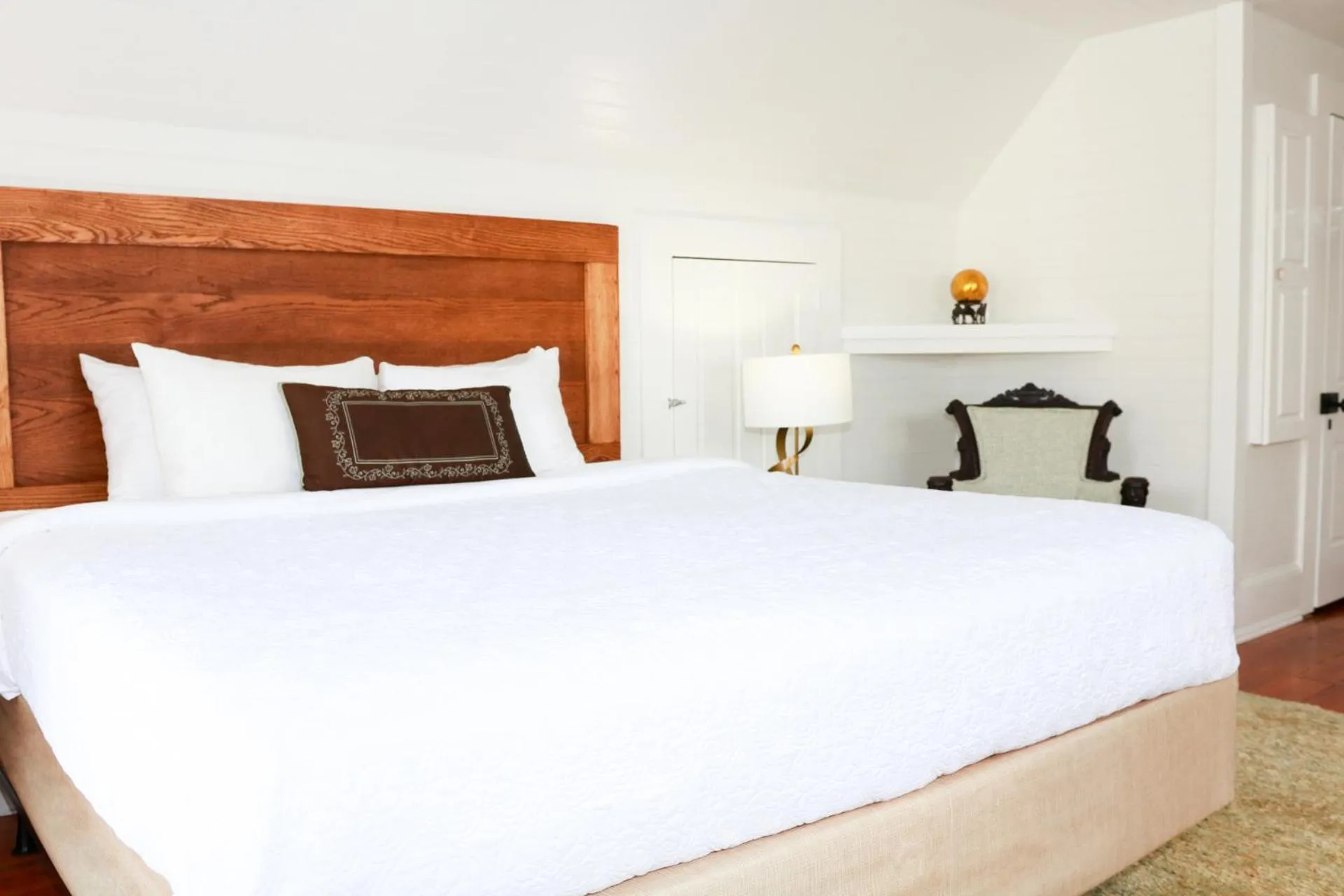 Bed in Summit Street Inns