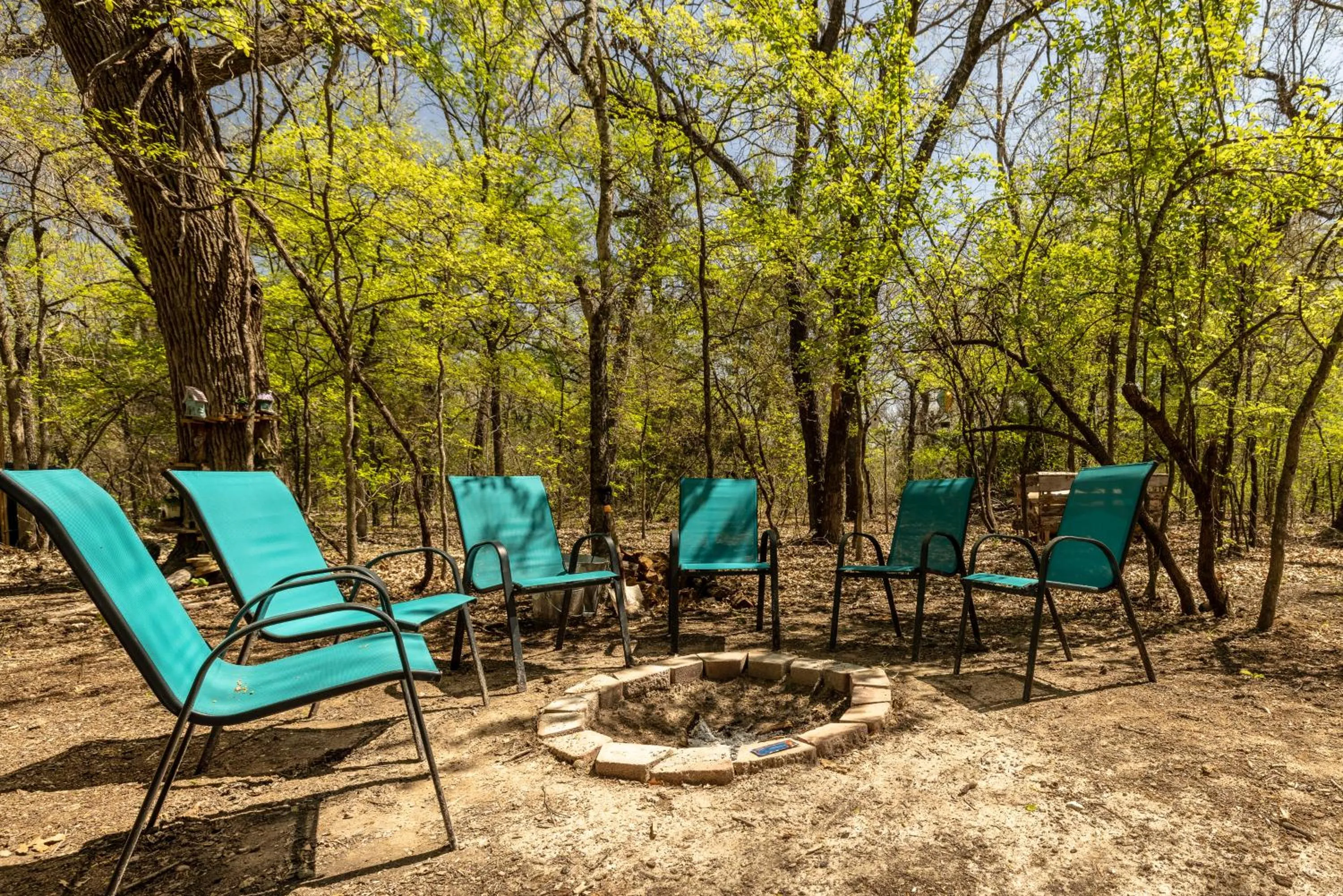 Hobbit Treehouse with waterfall on the Brazos River! 350 acres! Tubing! Petting zoo!