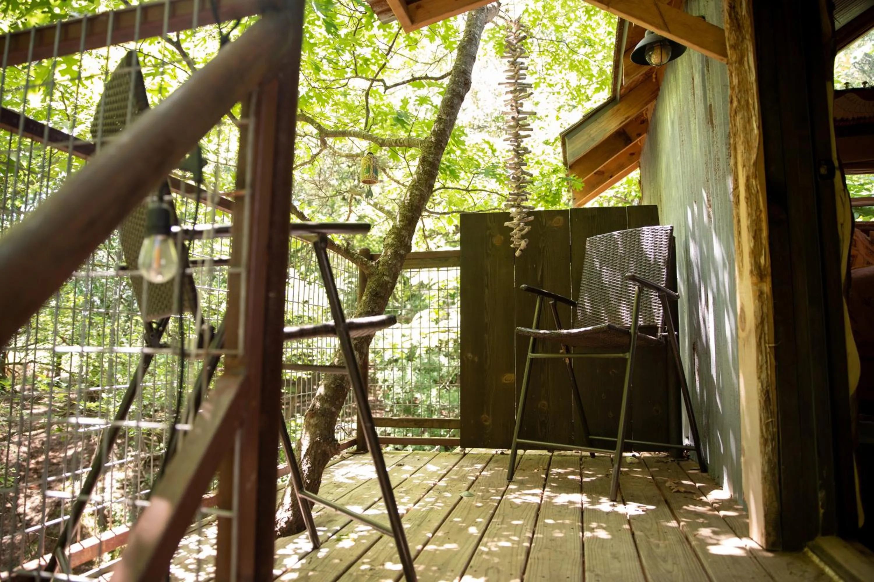 Hobbit Treehouse with waterfall on the Brazos River! 350 acres! Tubing! Petting zoo!