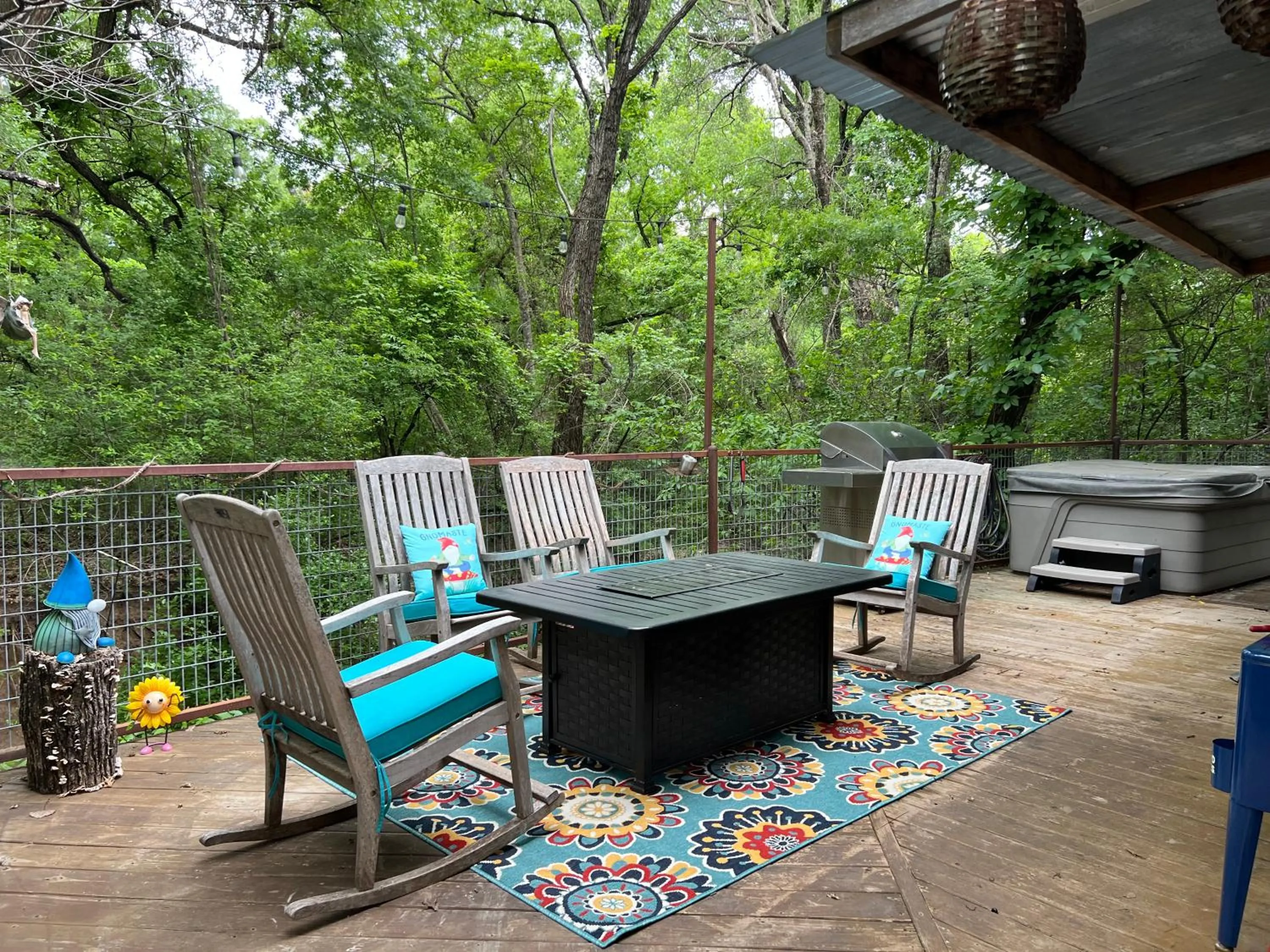 Hobbit Treehouse with waterfall on the Brazos River! 350 acres! Tubing! Petting zoo!