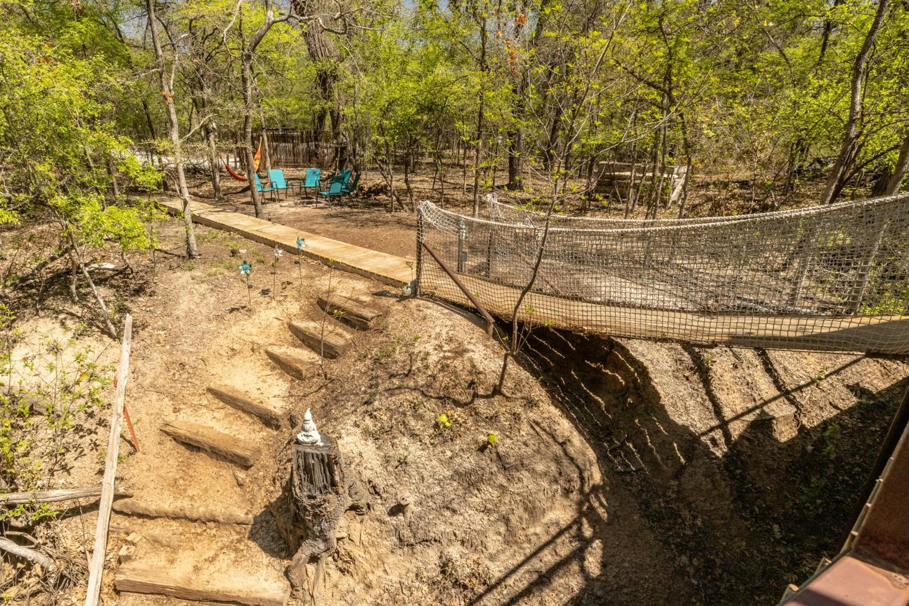 Hobbit Treehouse with waterfall on the Brazos River! 350 acres! Tubing! Petting zoo!