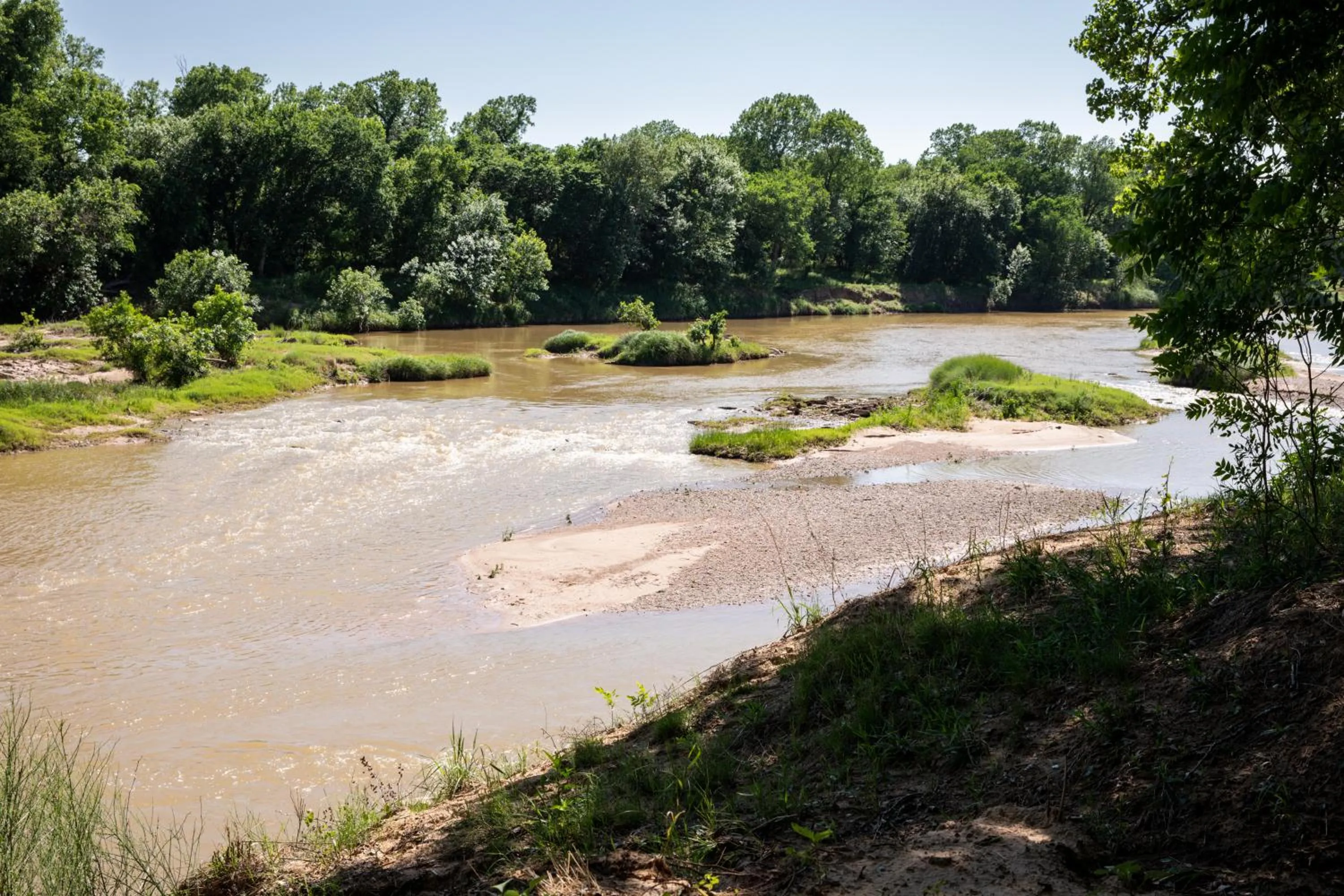 Hobbit Treehouse with waterfall on the Brazos River! 350 acres! Tubing! Petting zoo!