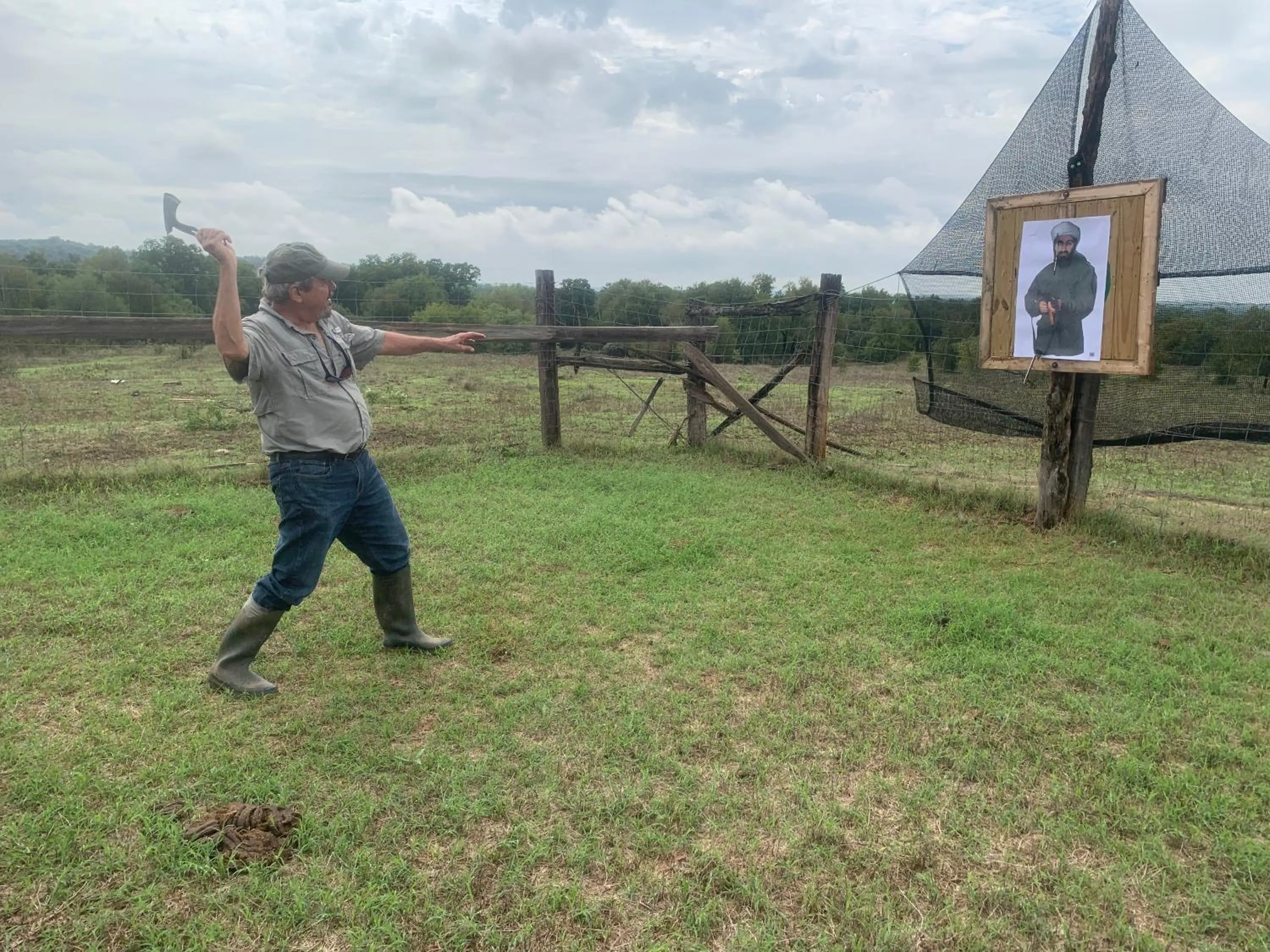 Hobbit Treehouse with waterfall on the Brazos River! 350 acres! Tubing! Petting zoo!
