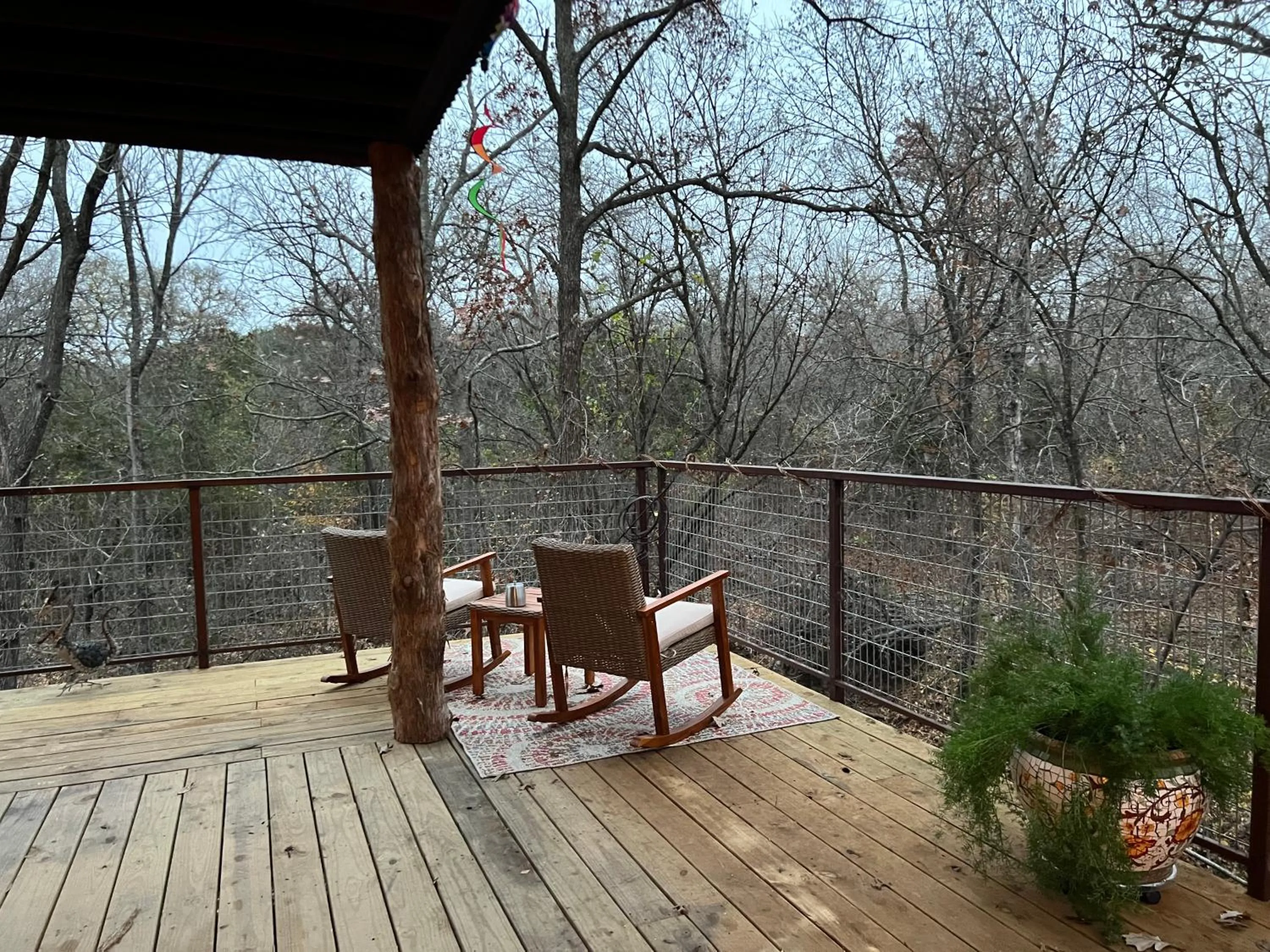 "Magical Treehouse" w spiral slide off the deck 350 acres on the Brazos River! Tubing! Petting Zoo!