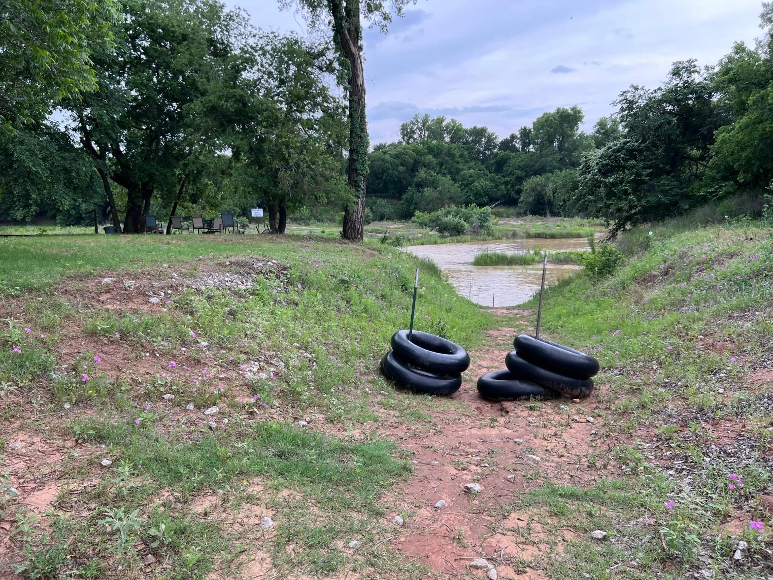 Activities in "Magical Treehouse" w spiral slide off the deck 350 acres on the Brazos River! Tubing! Petting Zoo!