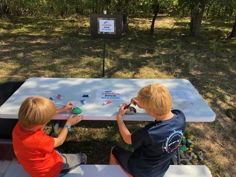 "Magical Treehouse" w spiral slide off the deck 350 acres on the Brazos River! Tubing! Petting Zoo!