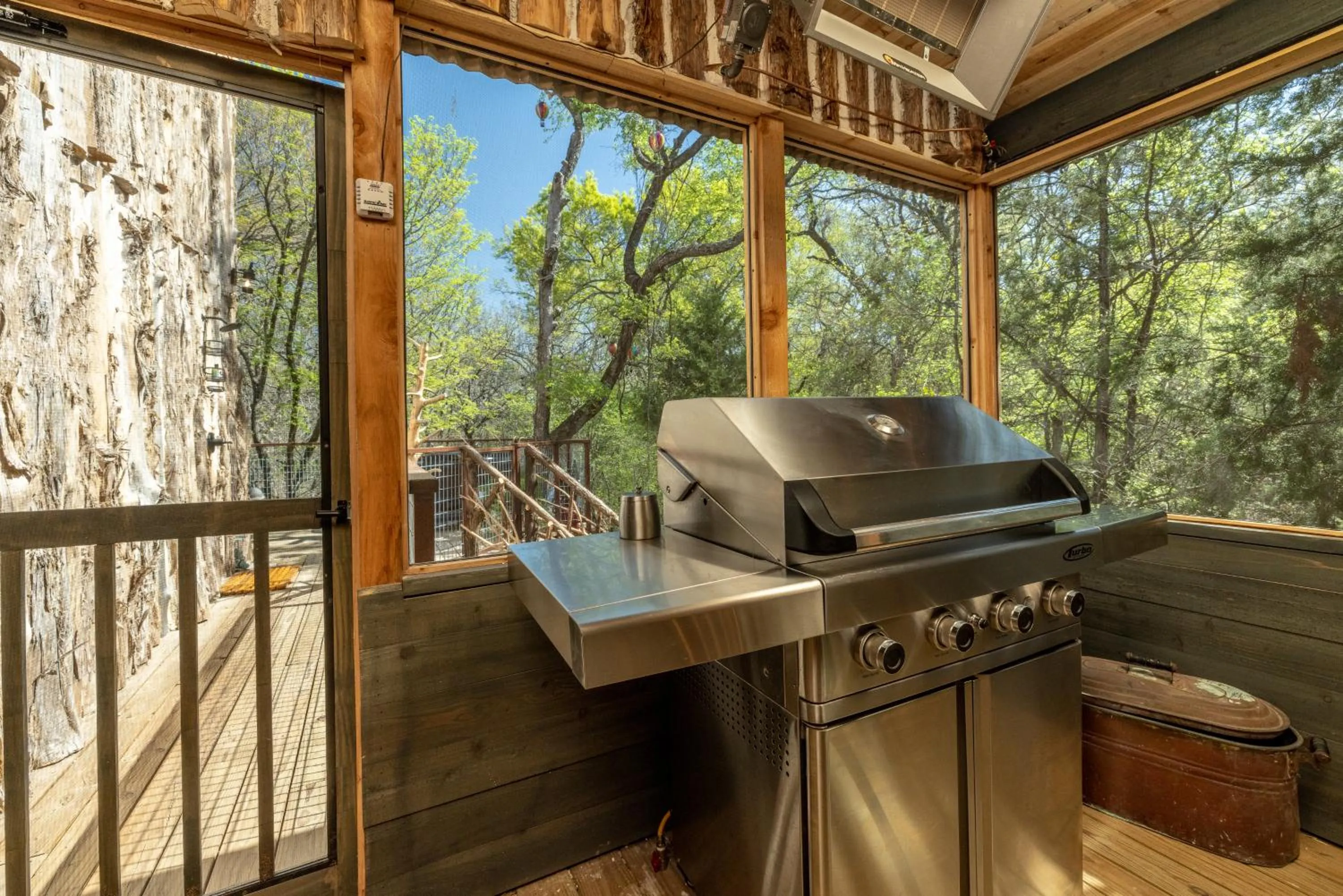 BBQ facilities in "Magical Treehouse" w spiral slide off the deck 350 acres on the Brazos River! Tubing! Petting Zoo!