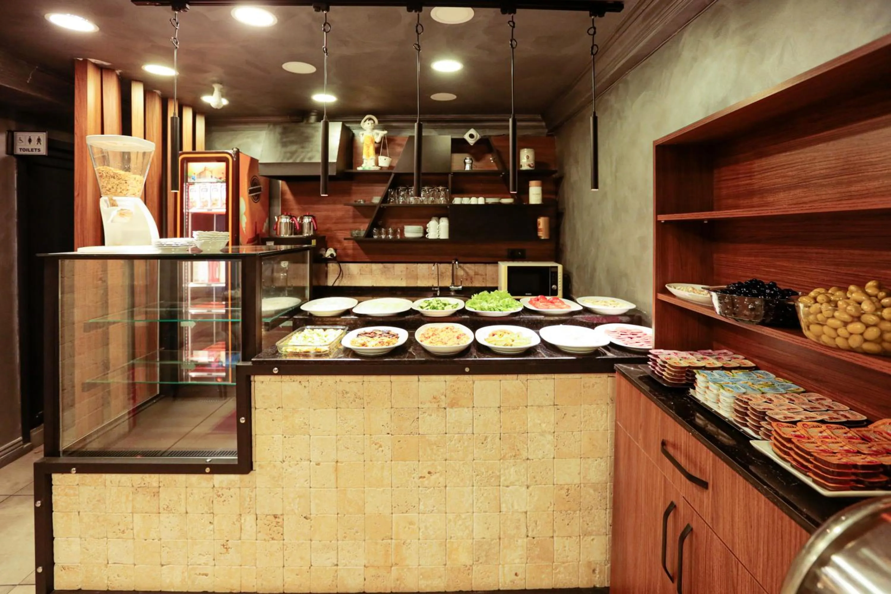 Restaurant/places to eat in Nova City Hotel