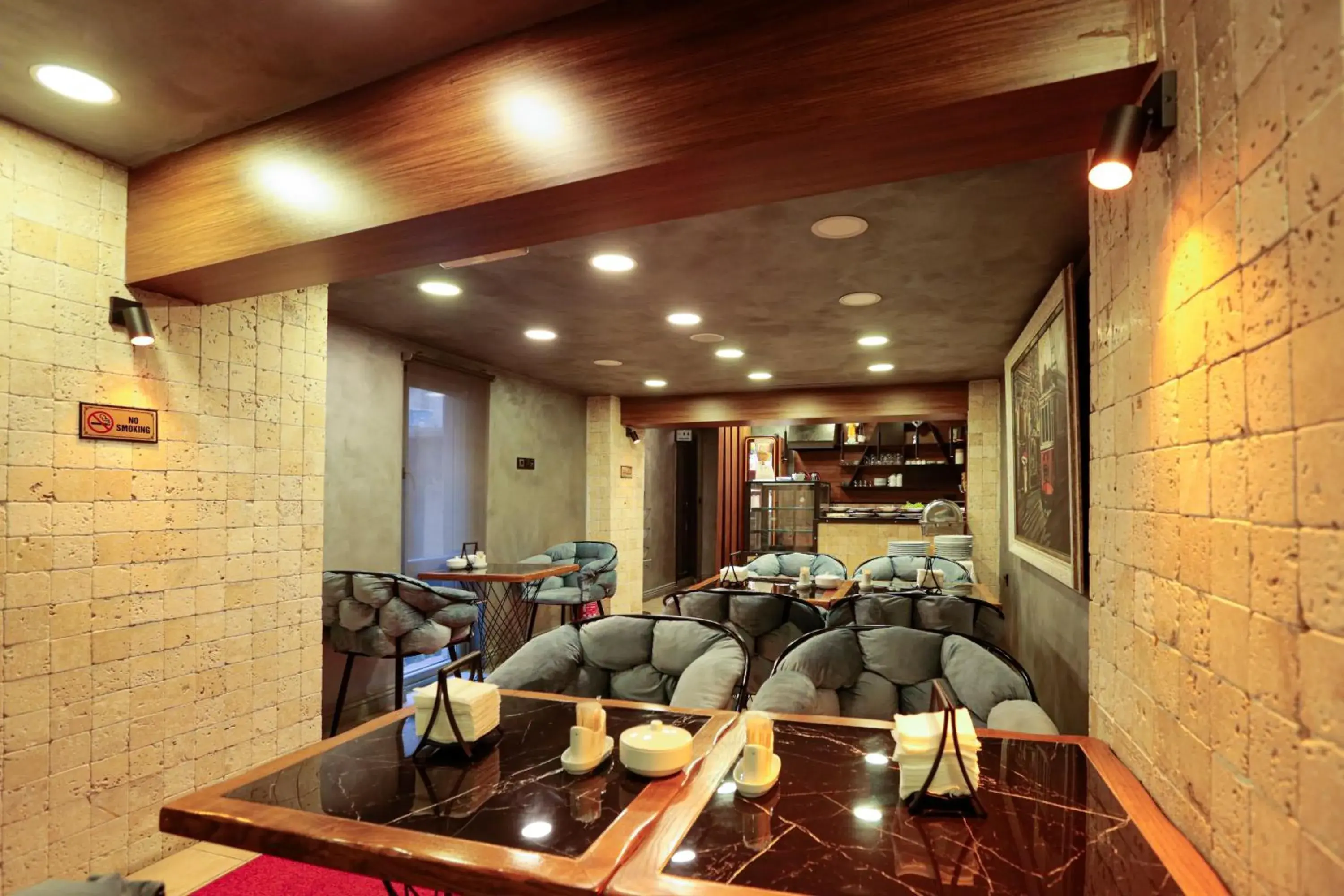 Restaurant/places to eat in Nova City Hotel Restaurant/places to eat in Nova City Hotel