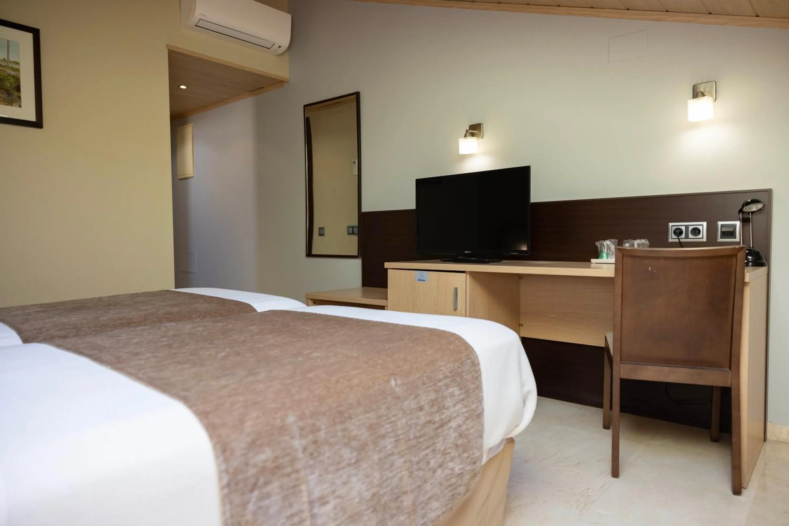 Photo of the whole room, Bed in Hotel Flamingo