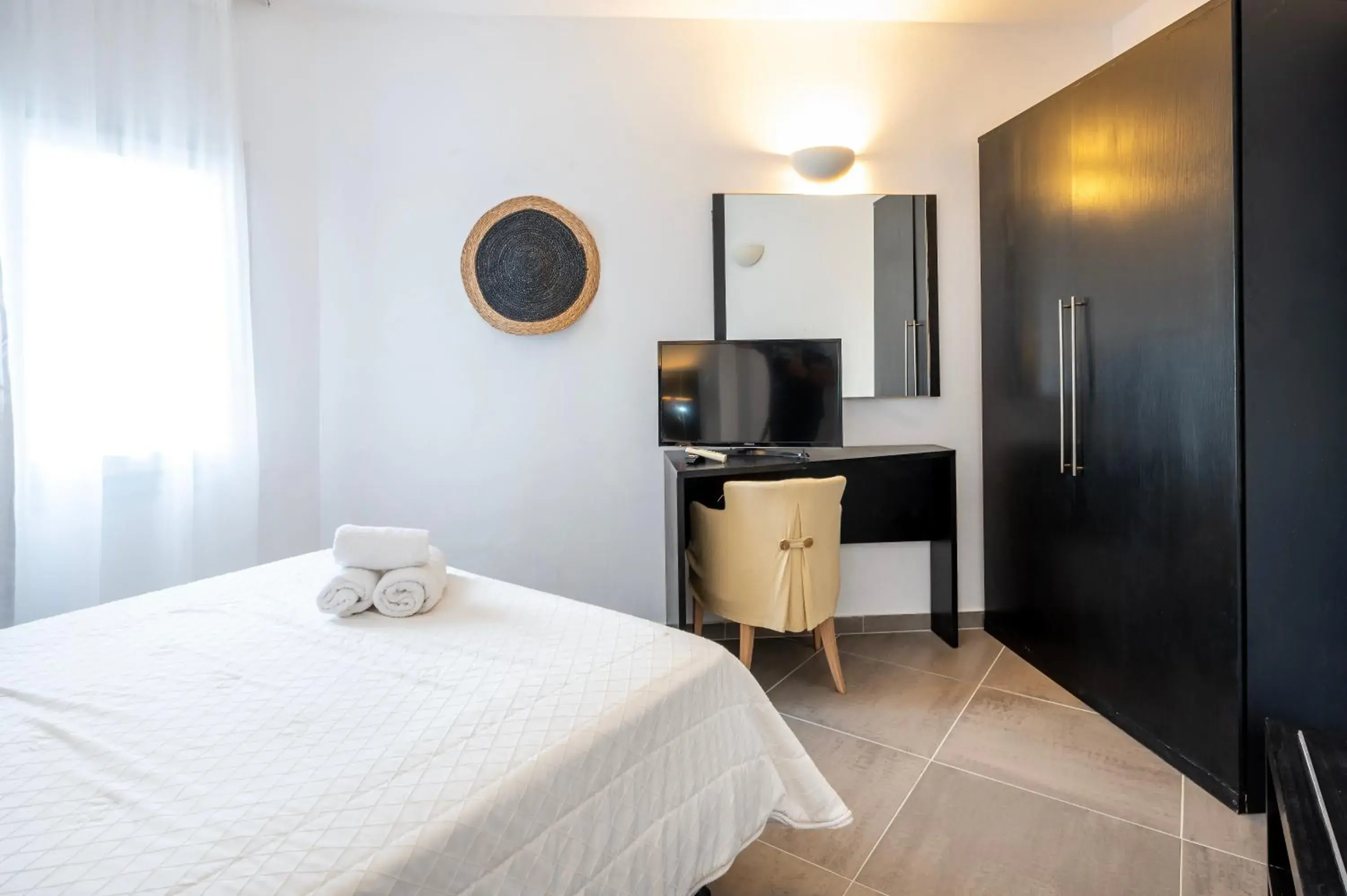 Bedroom, Bed in Orizontes Hotel Santorini Bedroom, Bed in Orizontes Hotel Santorini